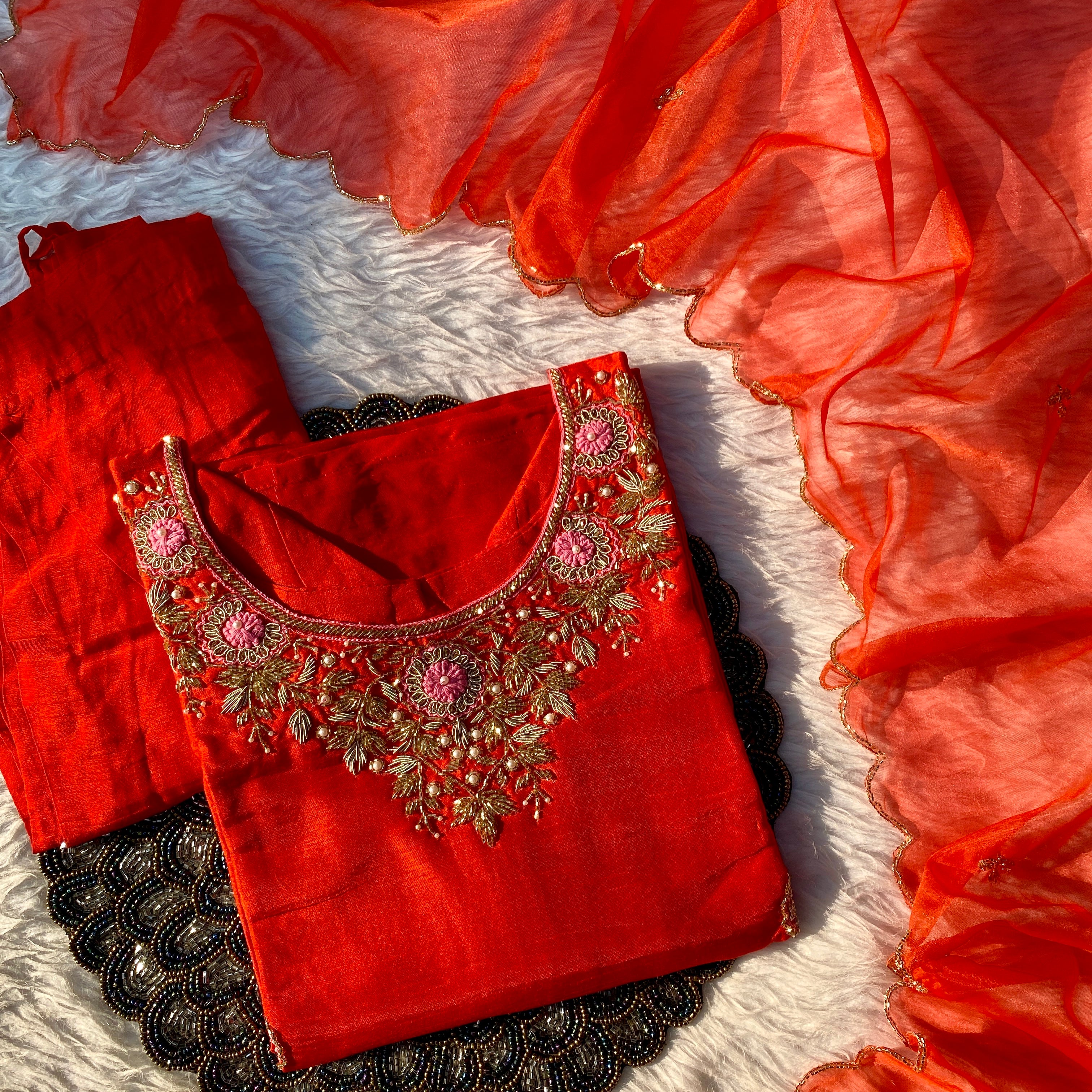 “Tamanna” Karwa chaut special Dola silk handwork suit set 🛍️