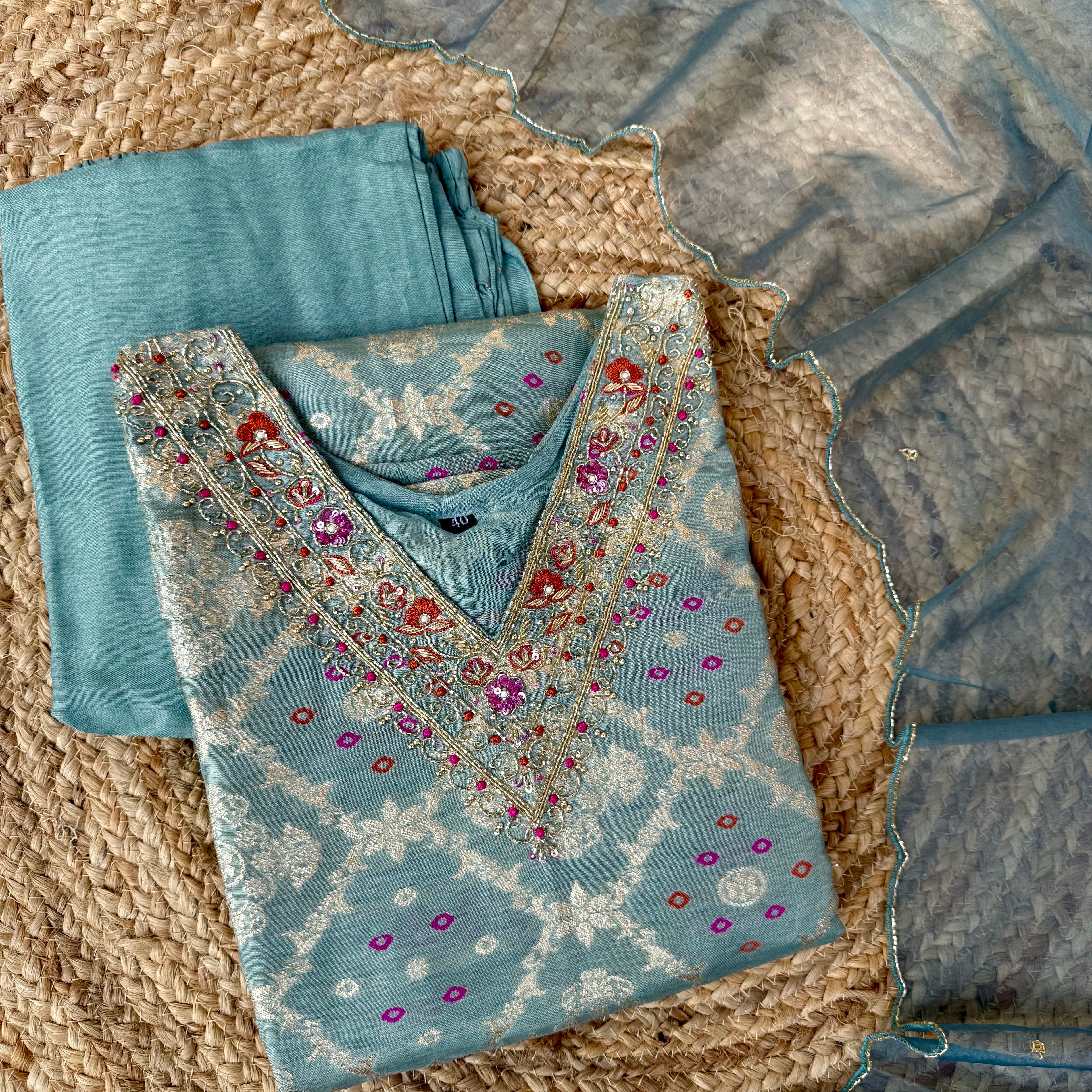 “Gaytri” Beautiful jacquard silk kurti pant with dupatta set 🛍️♥️