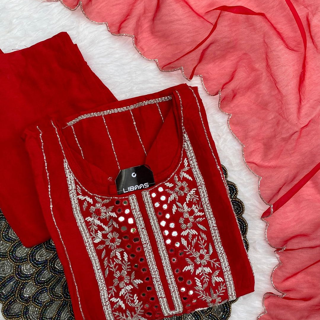 “Chahat” Beautifully cutdana and pearl work dola silk set 🛍️
