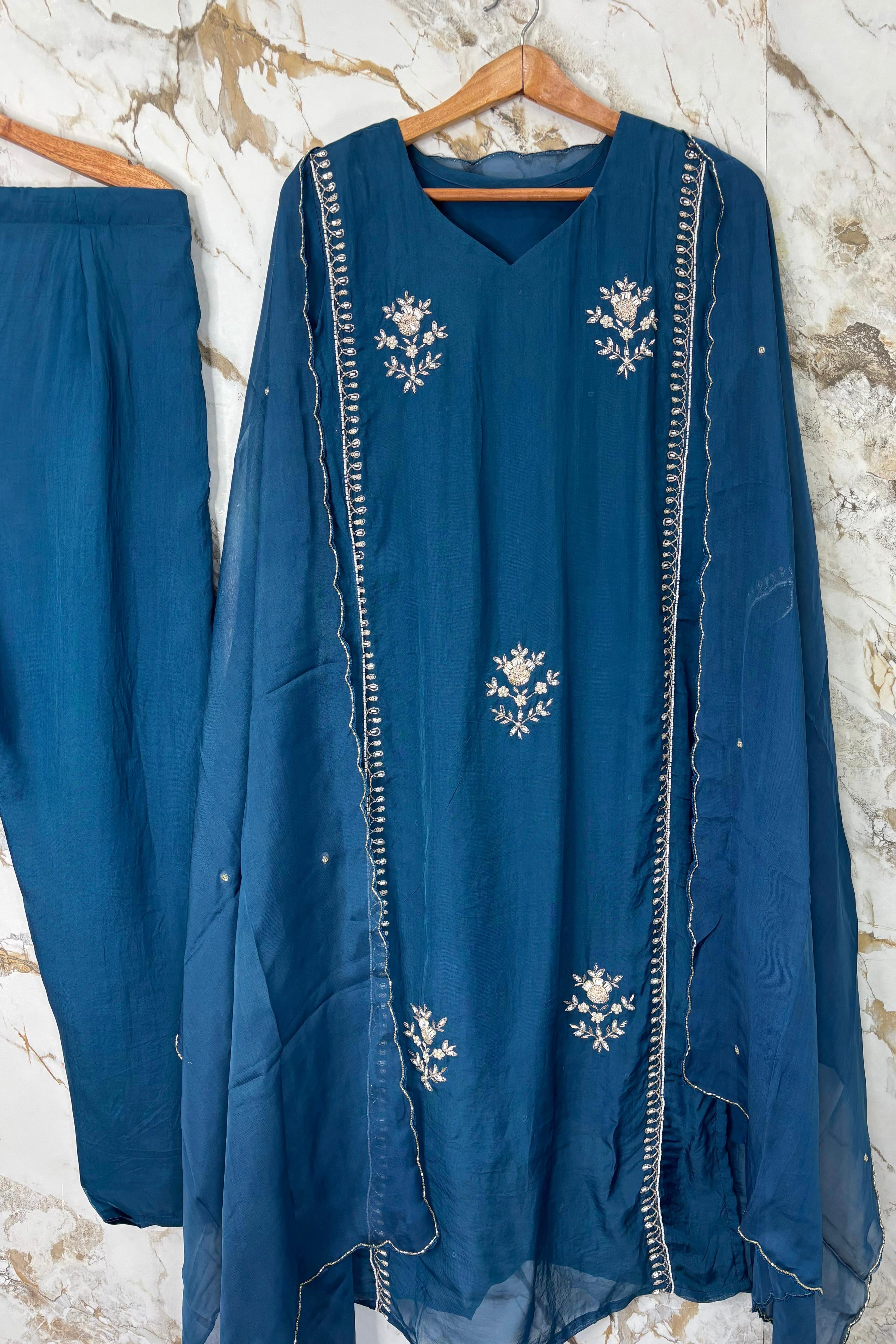 “Ujjwal” Trending Organza Viscose Suit set 🛍️