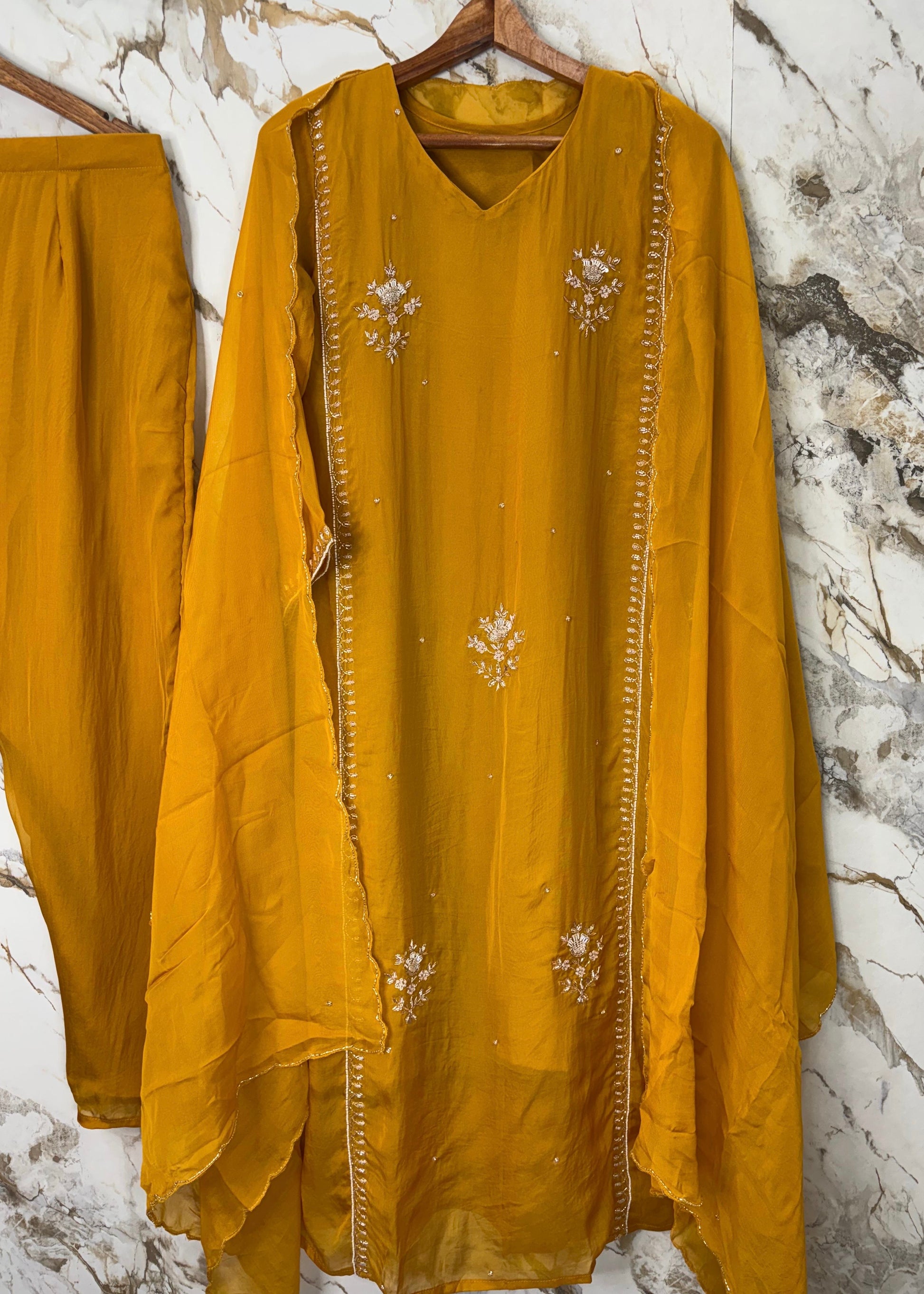 “Ujjwal” Trending Organza Viscose Suit set 🛍️