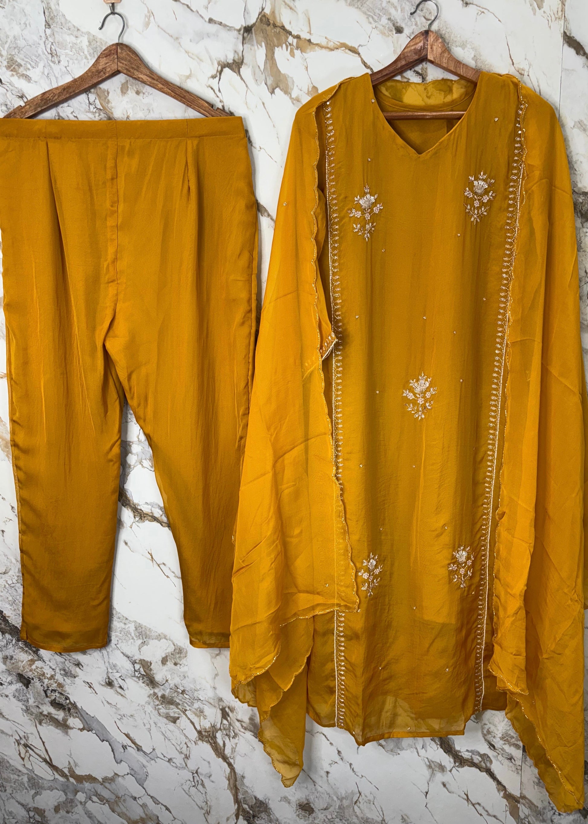 “Ujjwal” Trending Organza Viscose Suit set 🛍️