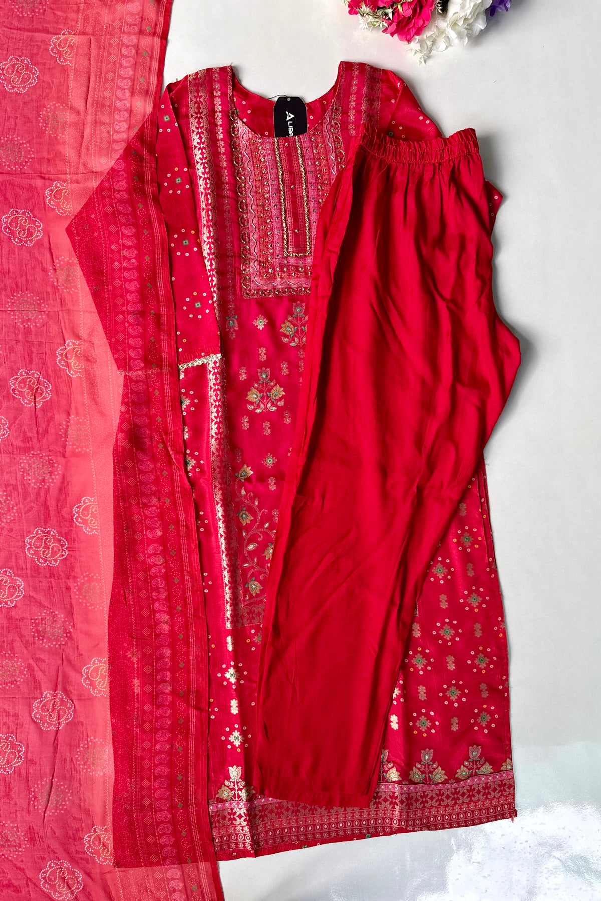 “Mustarab” Beautiful jacquard silk kurti pant with dupatta set 🛍️