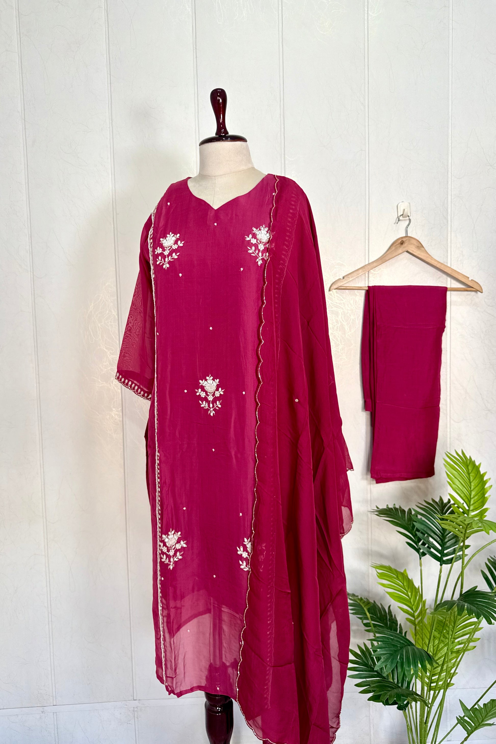 “”Ujjwal” Trending Organza Viscose Suit set 🛍️