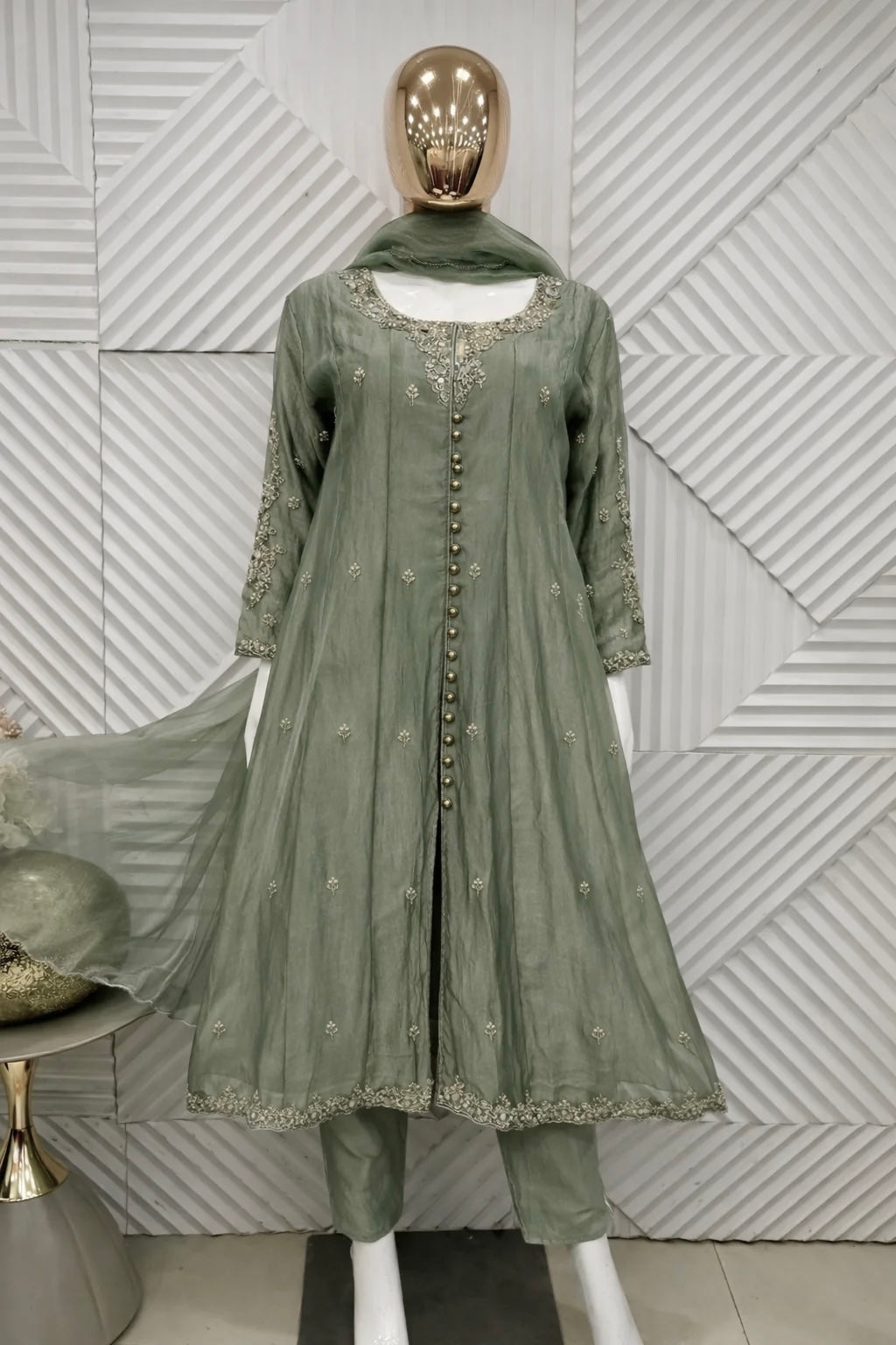 ✨Aiyana- Eid Special Crushed Tissue Heavy Handwork Anarkali Suit