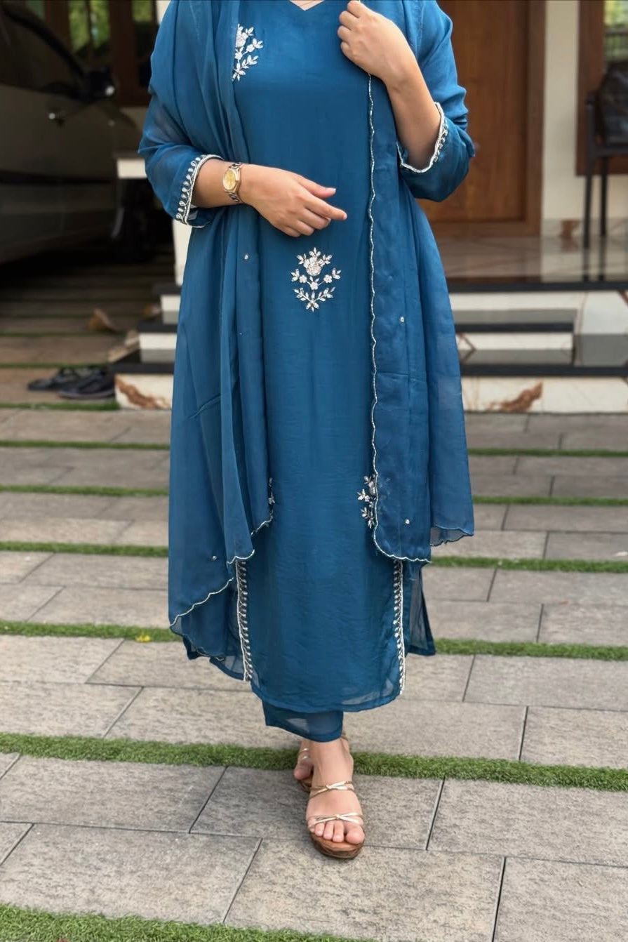 “Ujjwal” Trending Organza Viscose Suit set 🛍️