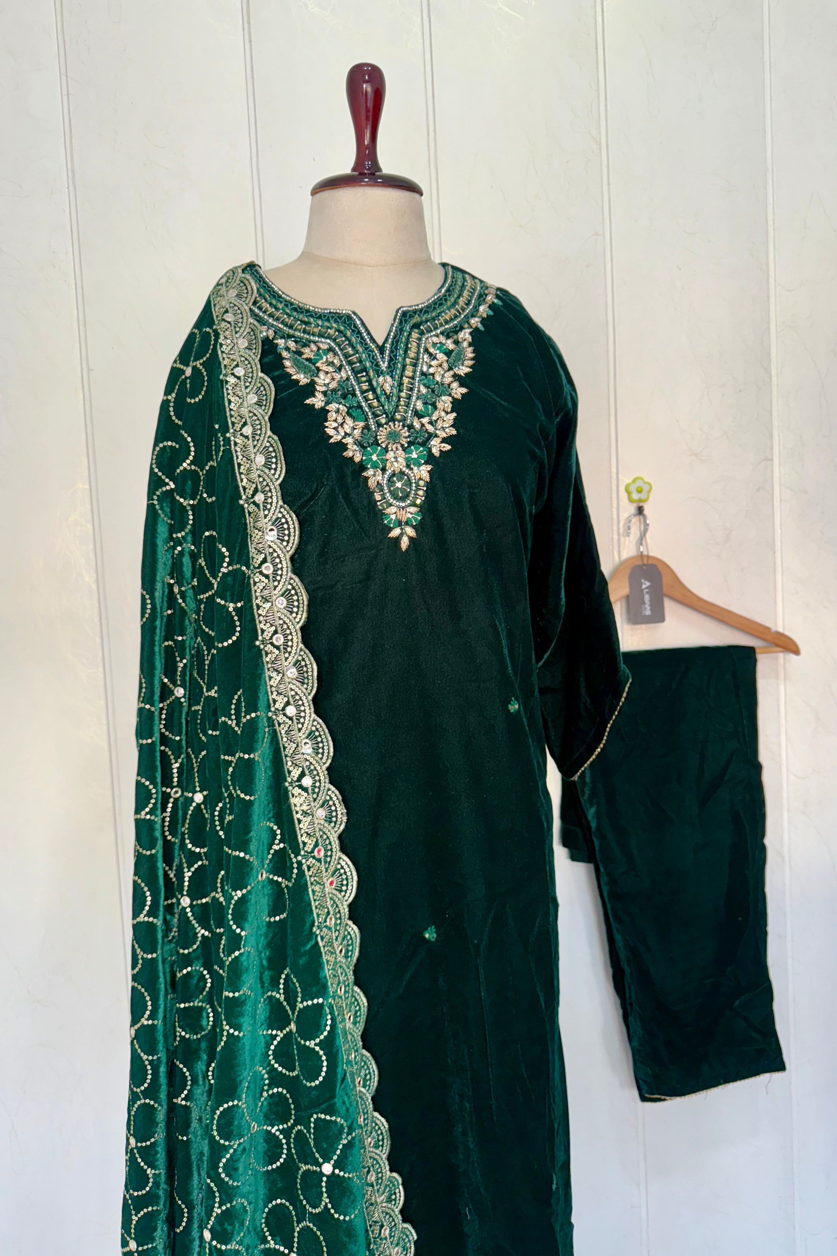 “Zara” Premium heavy velvet handwork suit with shawl set