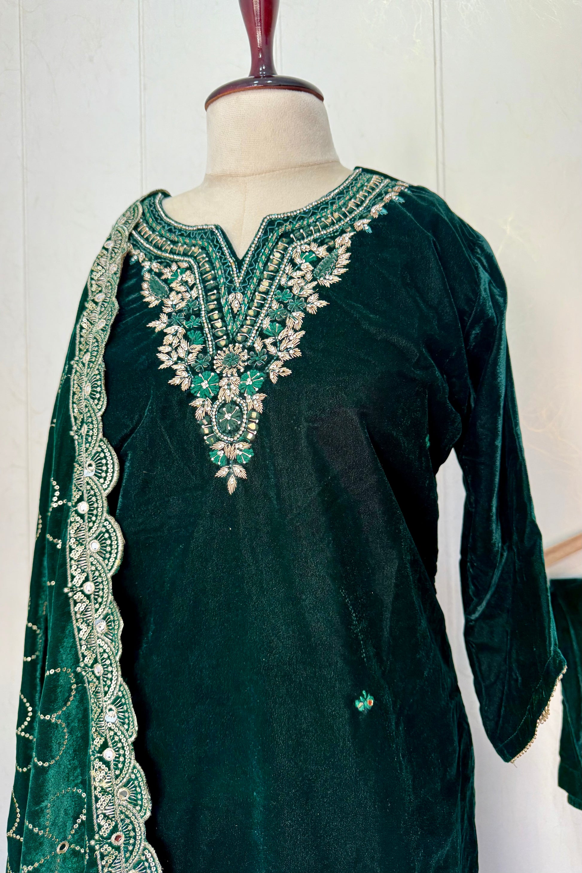 “Zara” Premium heavy velvet handwork suit with shawl set