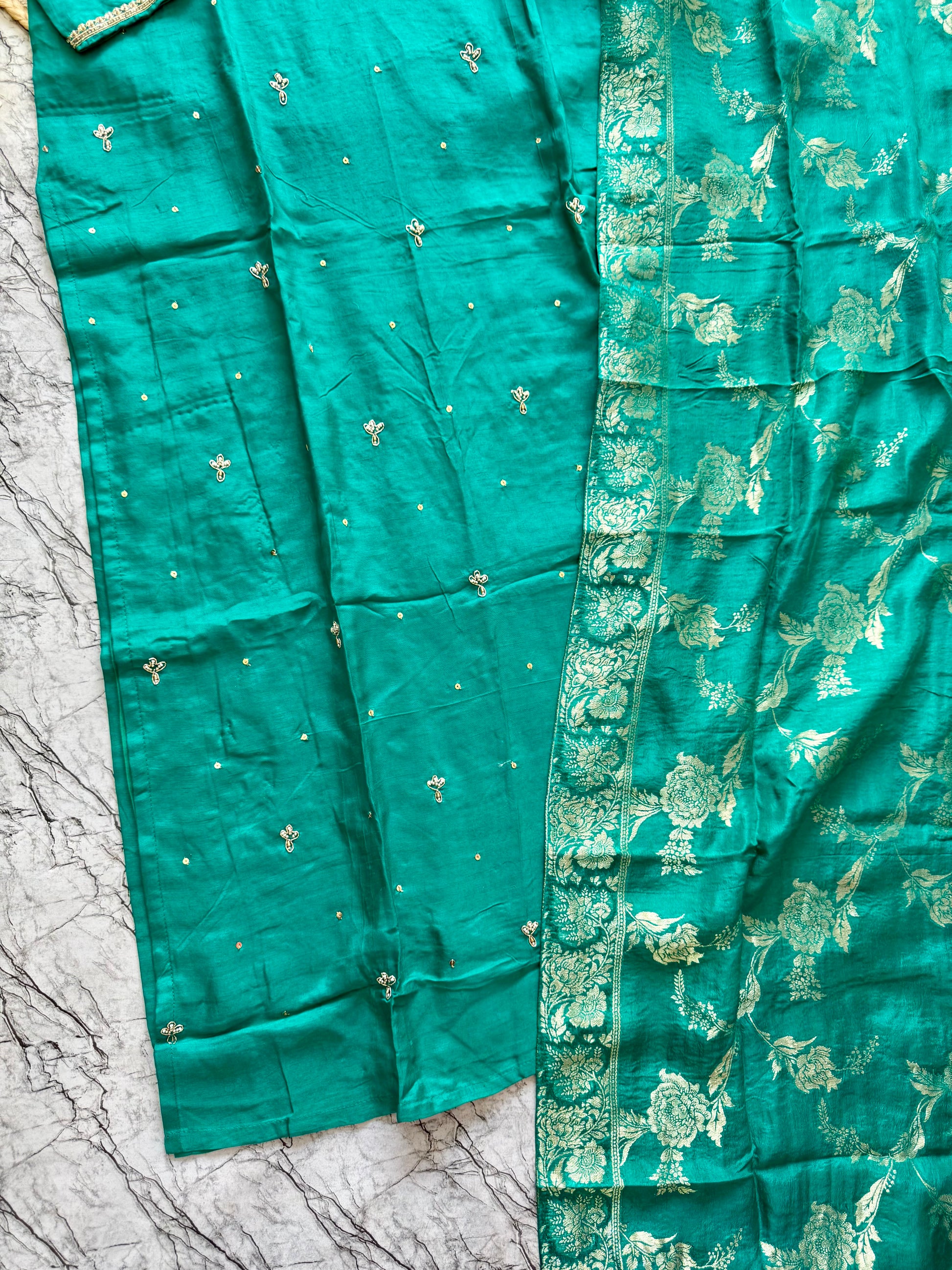 “Riddhi” Premium festive wear Rama green Dola silk kurti set 🛍️
