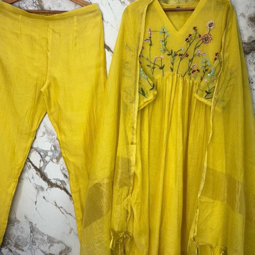 “AYRA” Premium Mul Chanderi Thread Work Anarkali Kurta Set