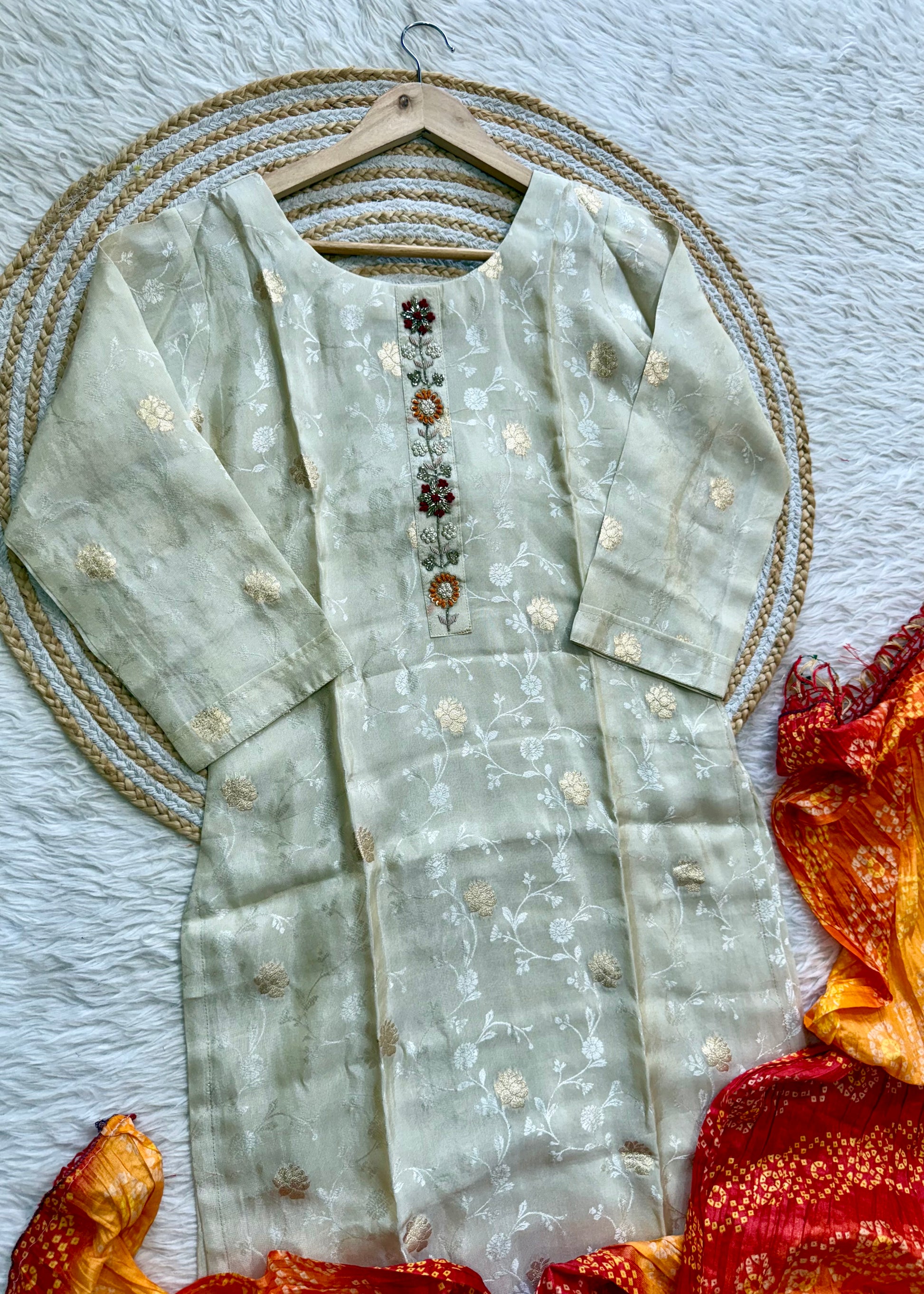 ‘’AARVI” Beautiful off white jacquard silk kurti bottom dupatta set 🛍️