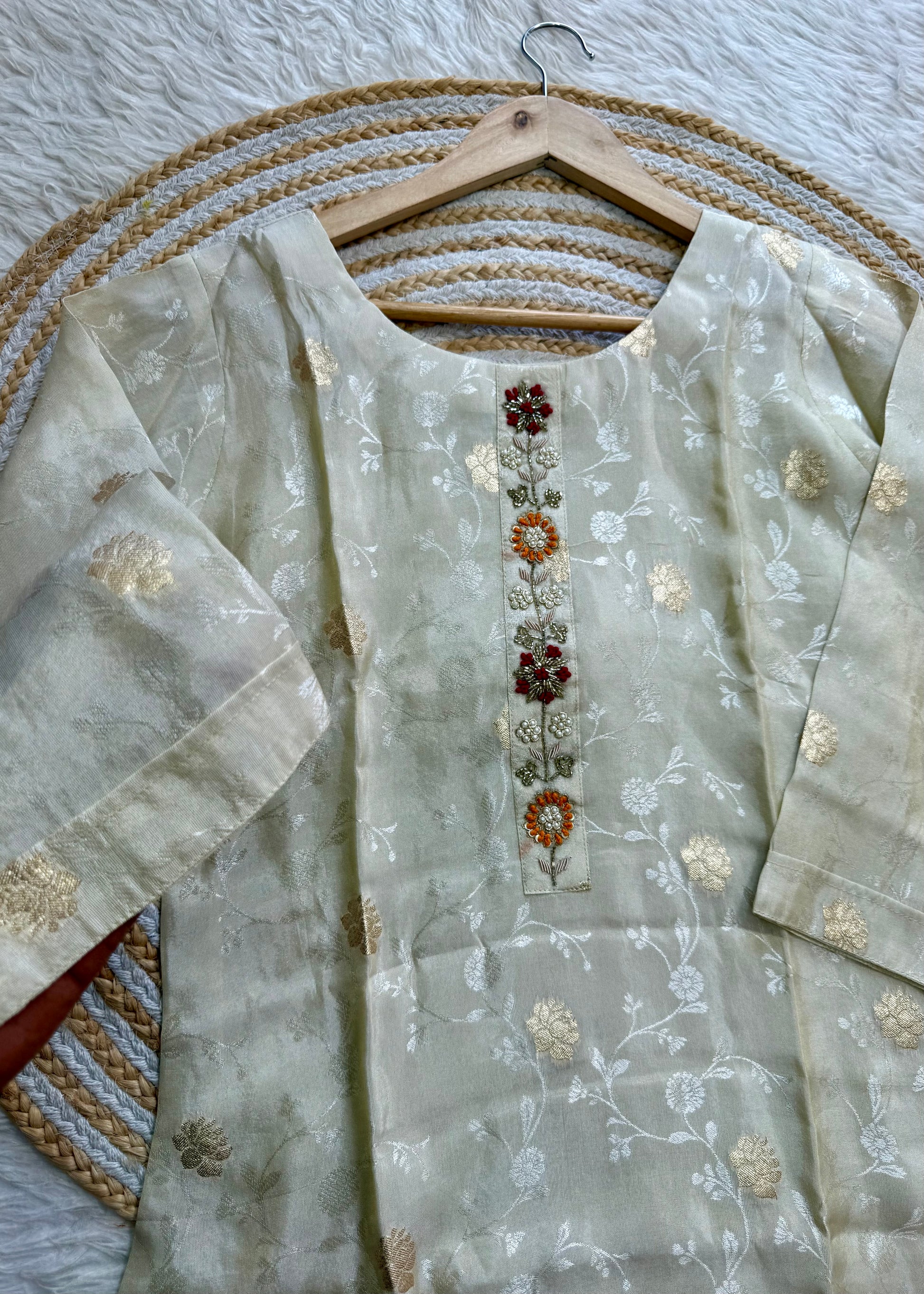 ‘’AARVI” Beautiful off white jacquard silk kurti bottom dupatta set 🛍️