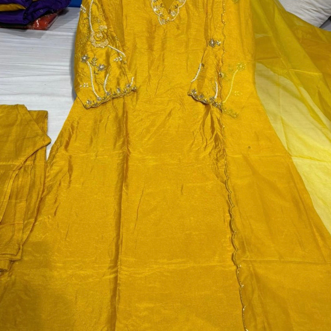 “Ivory” Beautiful Dola silk handcrafted kurta set