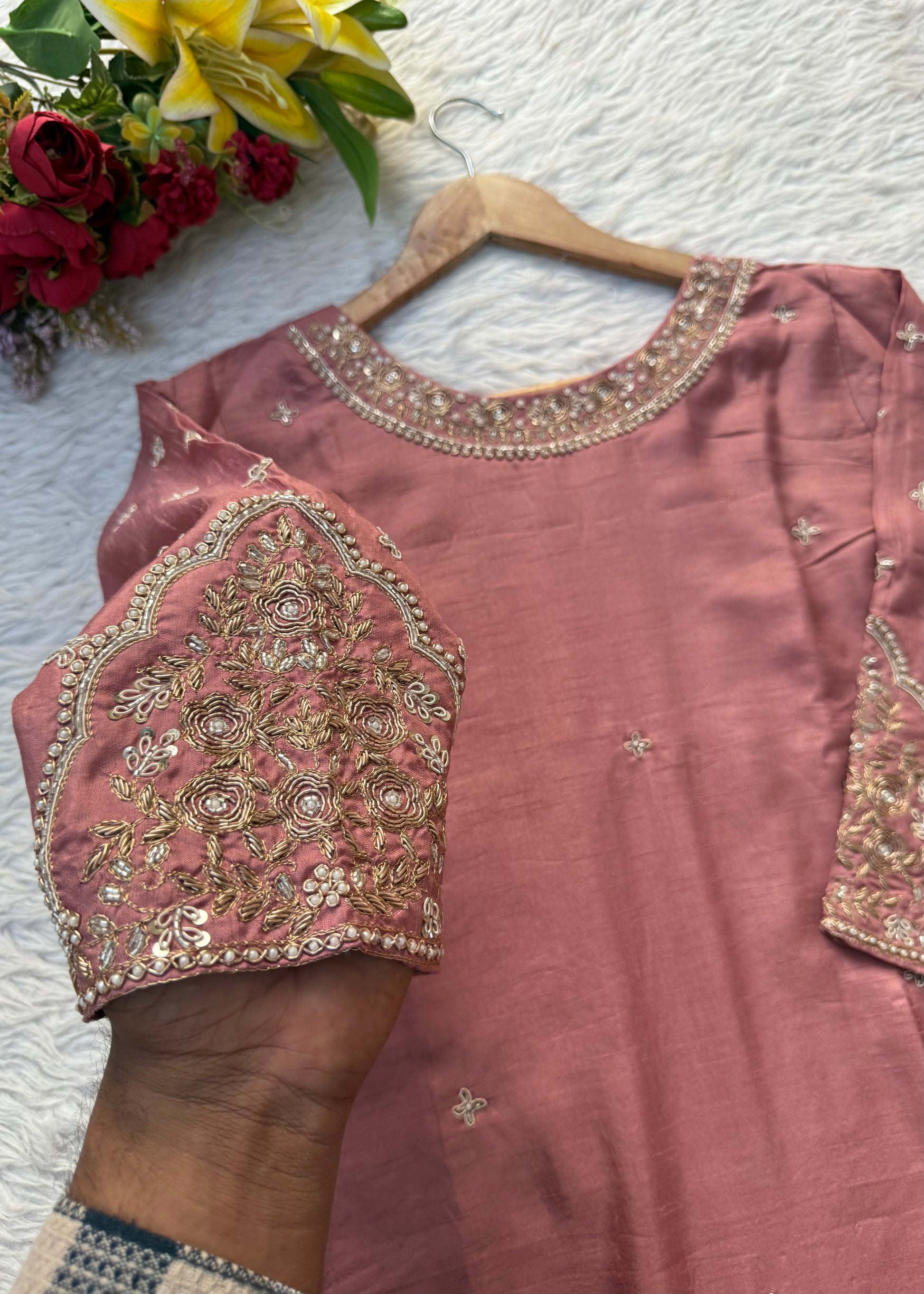 “ANOLA” A very beautiful piece with heavy handwork set 🛍️