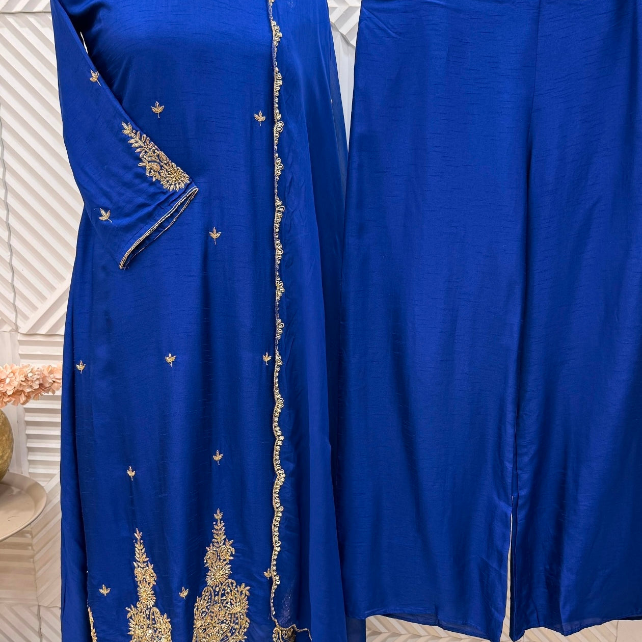 ✨”Aarti– Premium Dola Silk Heavy Anarkali Kurta Set