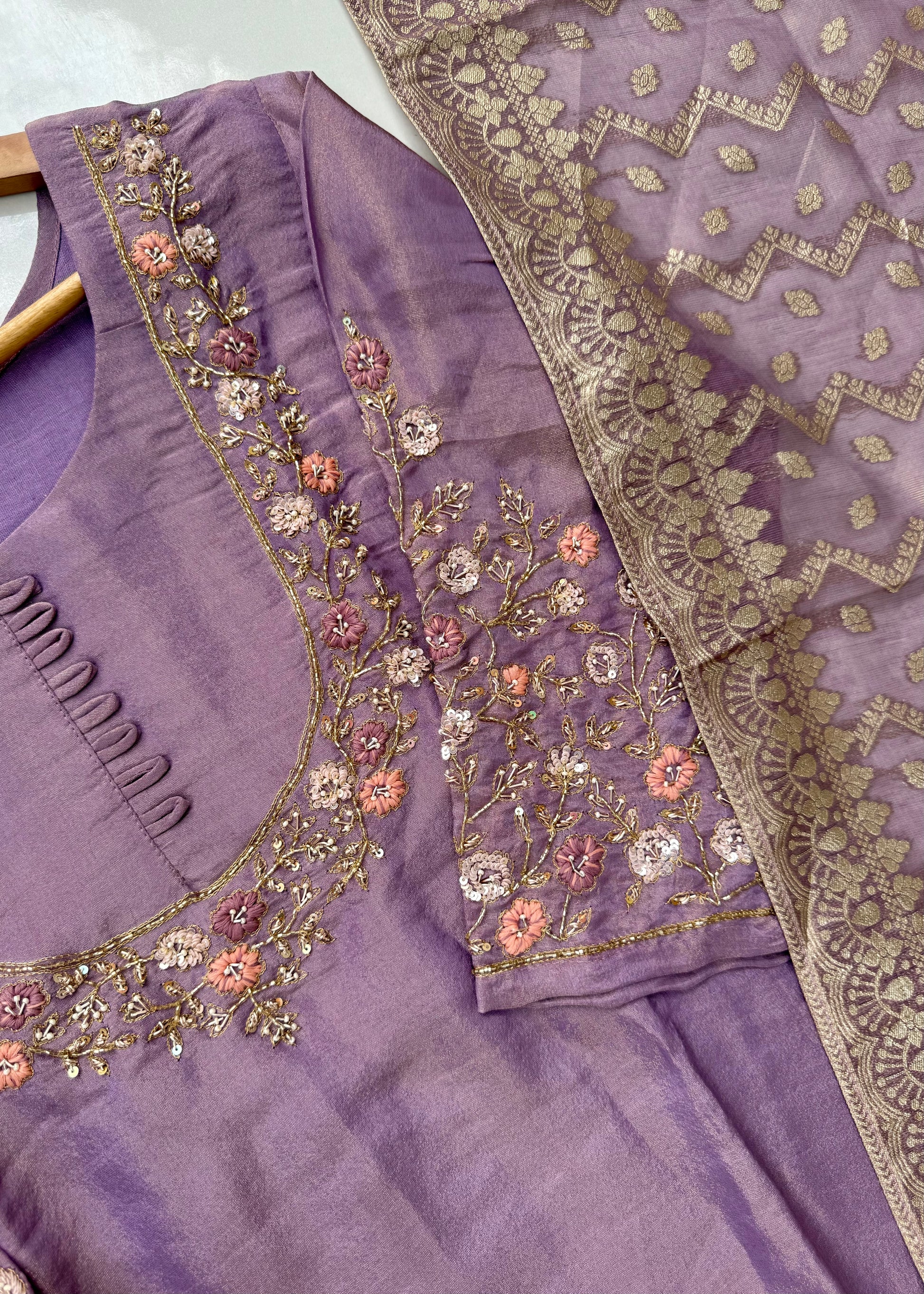 “Naayaab” Premium Tissue silk handcrafted kurta set