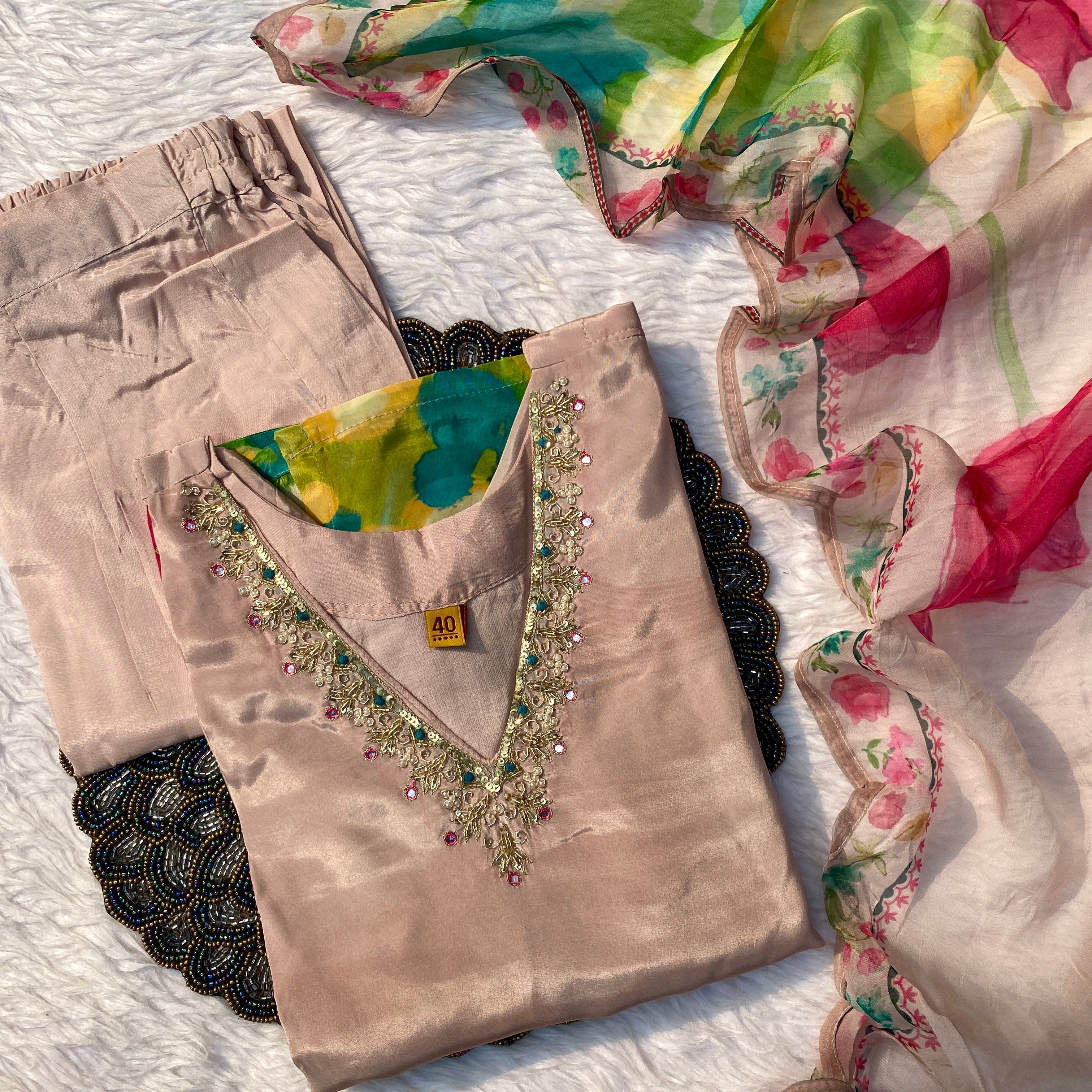 “Beauty ” Crepe Silk V neck kurti bottom with dupatta set 🛍️