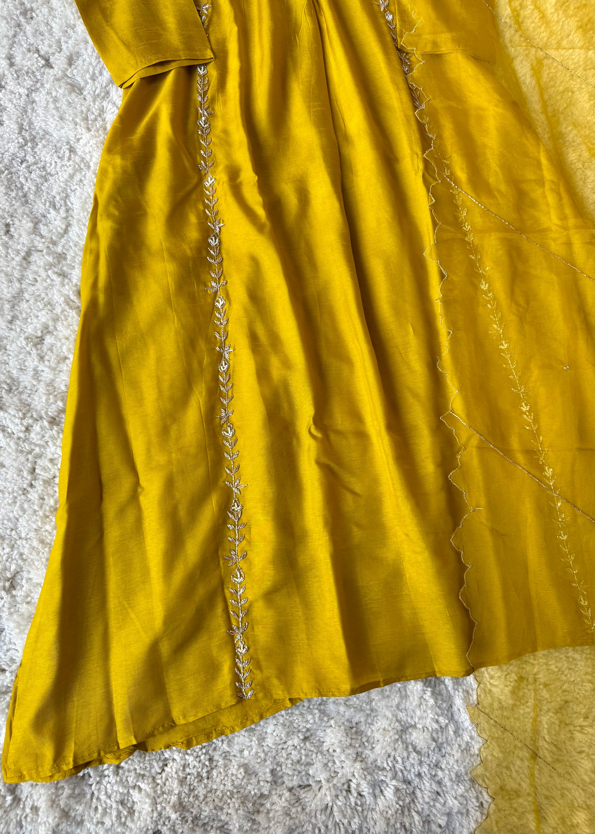 “Eira” Heavy handwork Dola silk A line kurti set 🛍️