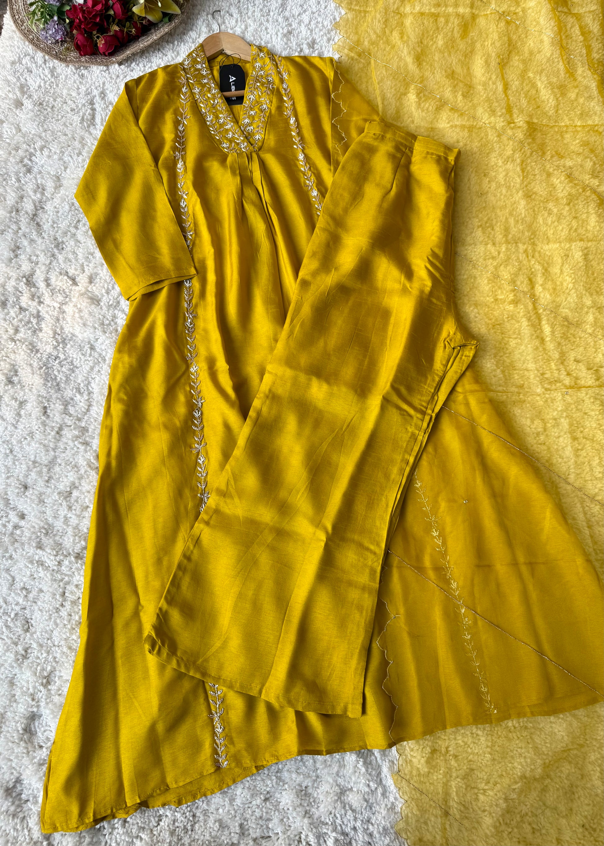 “Eira” Heavy handwork Dola silk A line kurti set 🛍️