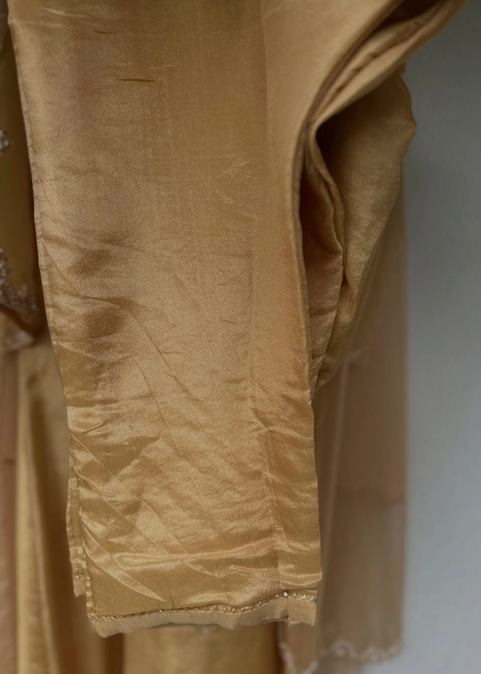“MAHREEN” Beautiful Tissue silk Handwork Suit Set