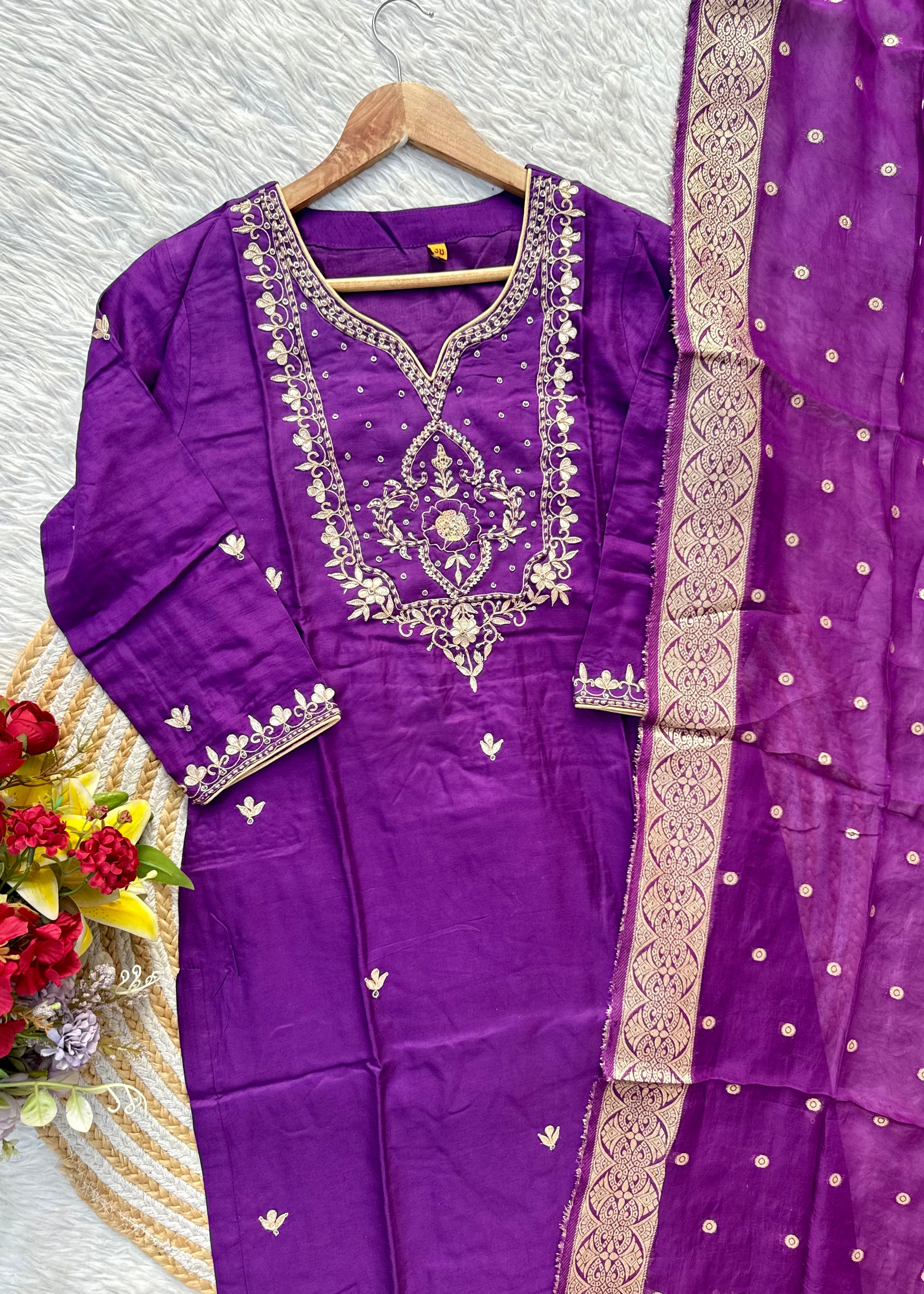 “RIWAYAT” Premium festive wear Dola silk set 🛍️