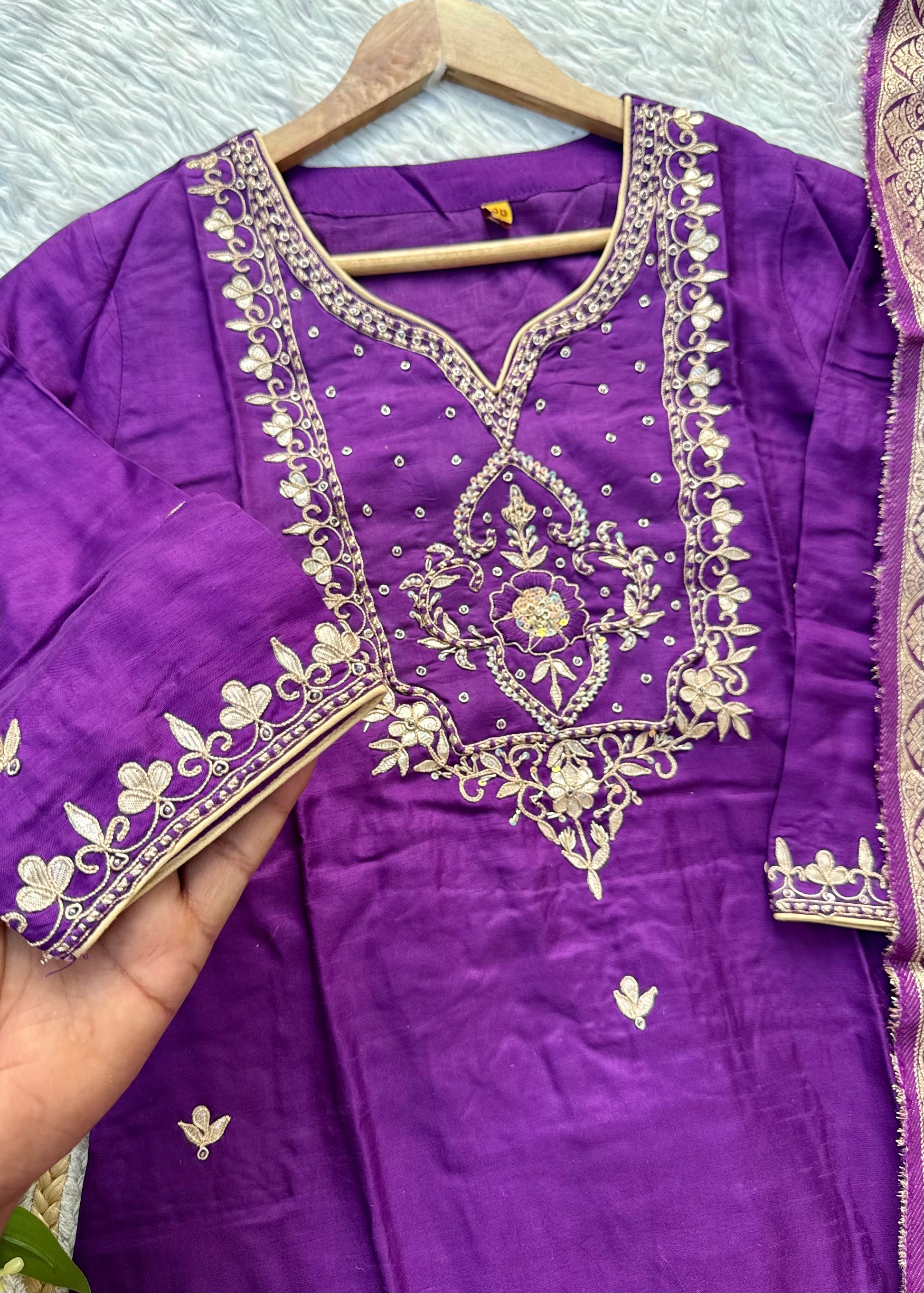 “RIWAYAT” Premium festive wear Dola silk set 🛍️