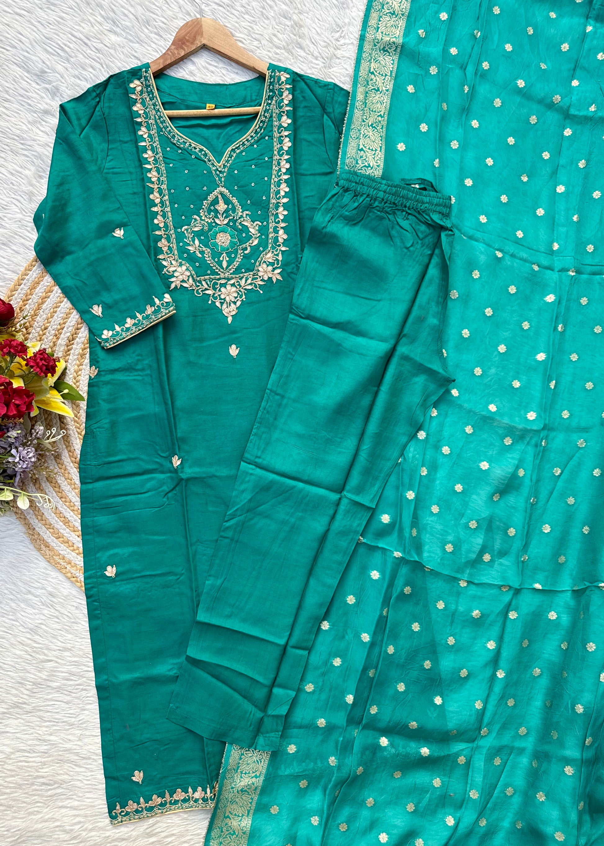 “RIWAYAT” Premium festive wear Dola silk set 🛍️