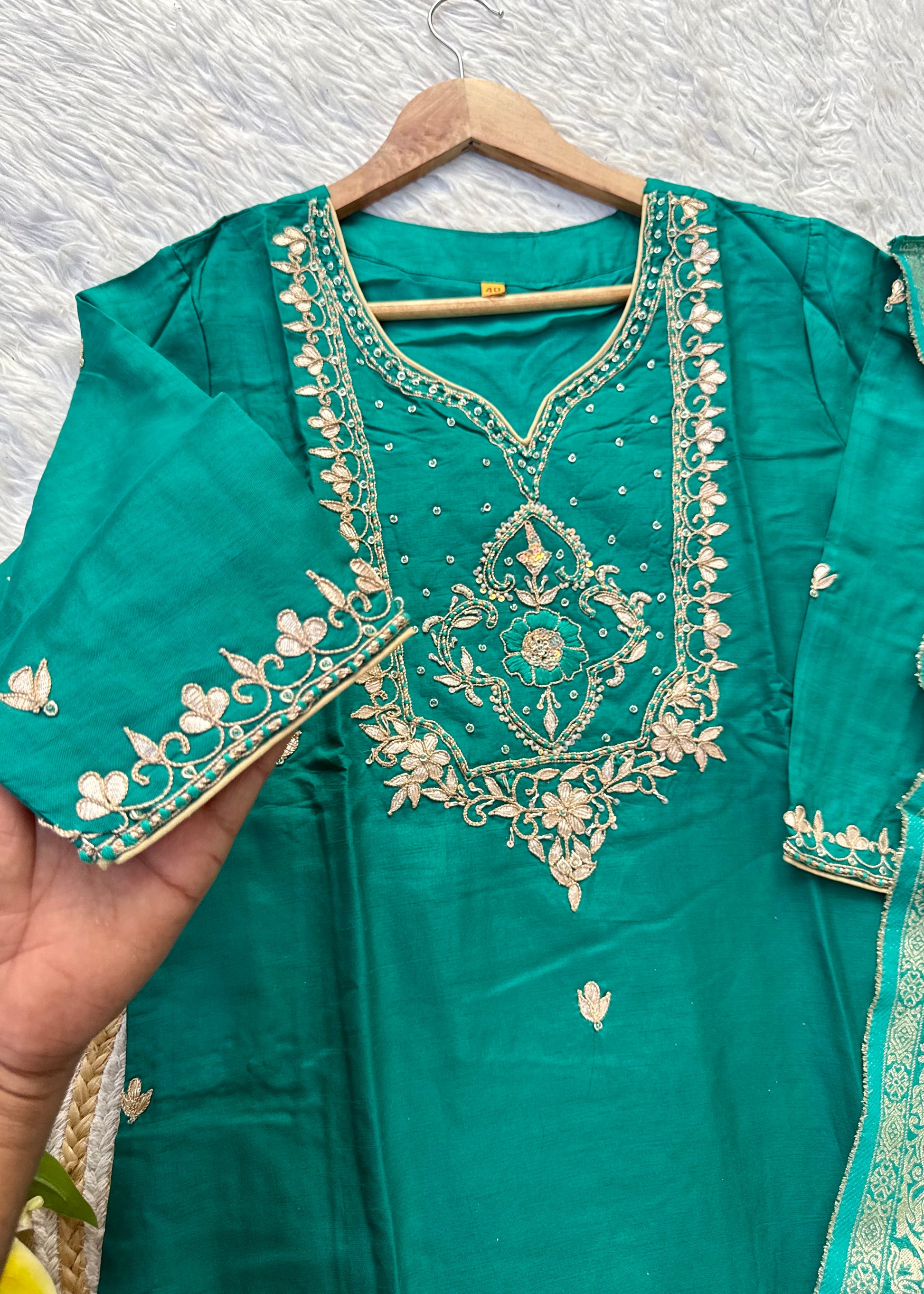 “RIWAYAT” Premium festive wear Dola silk set 🛍️