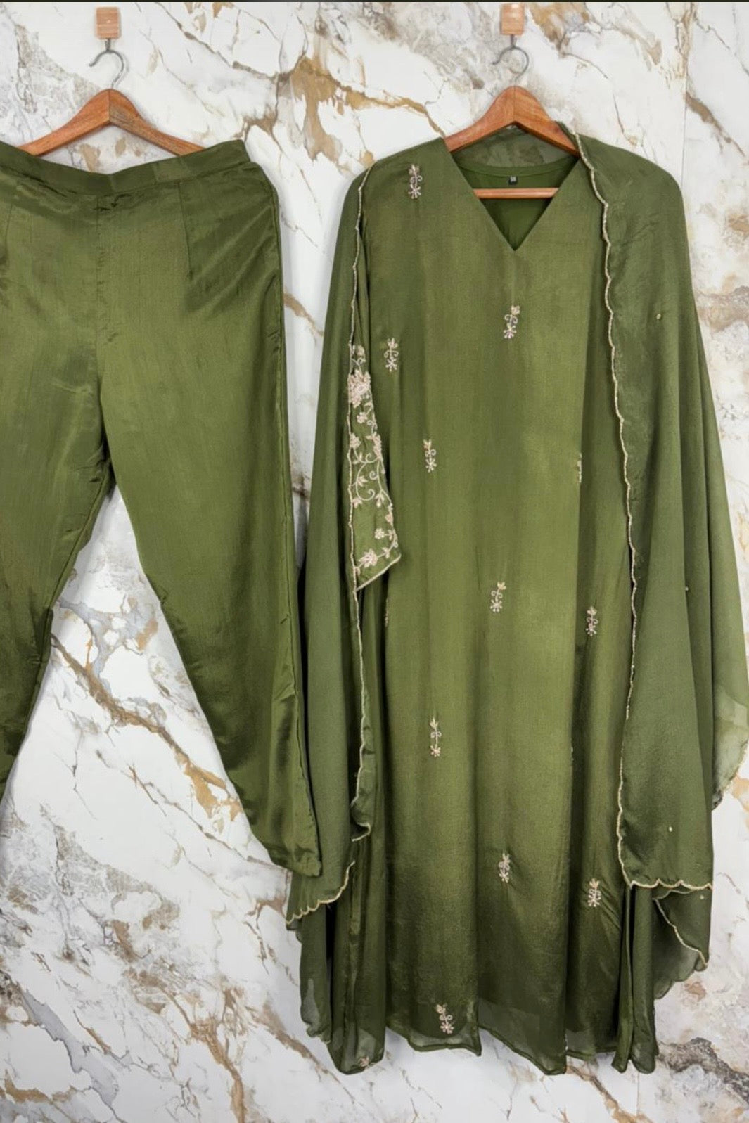 🛍️”Nivya– Premium Chinnon A-Line Kurta Set