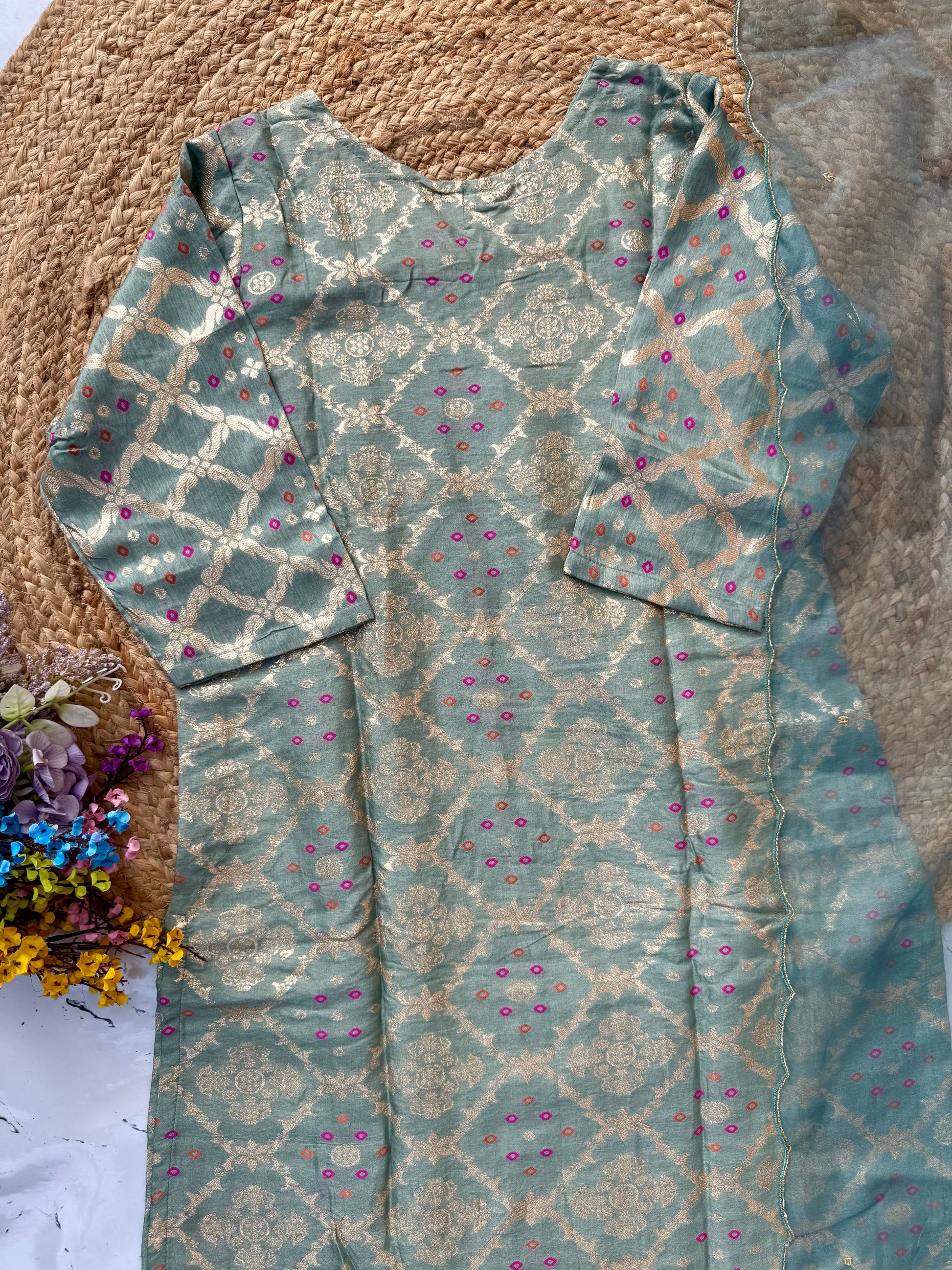 “Gaytri” Beautiful  jacquard silk kurti pant with dupatta set 🛍️♥️