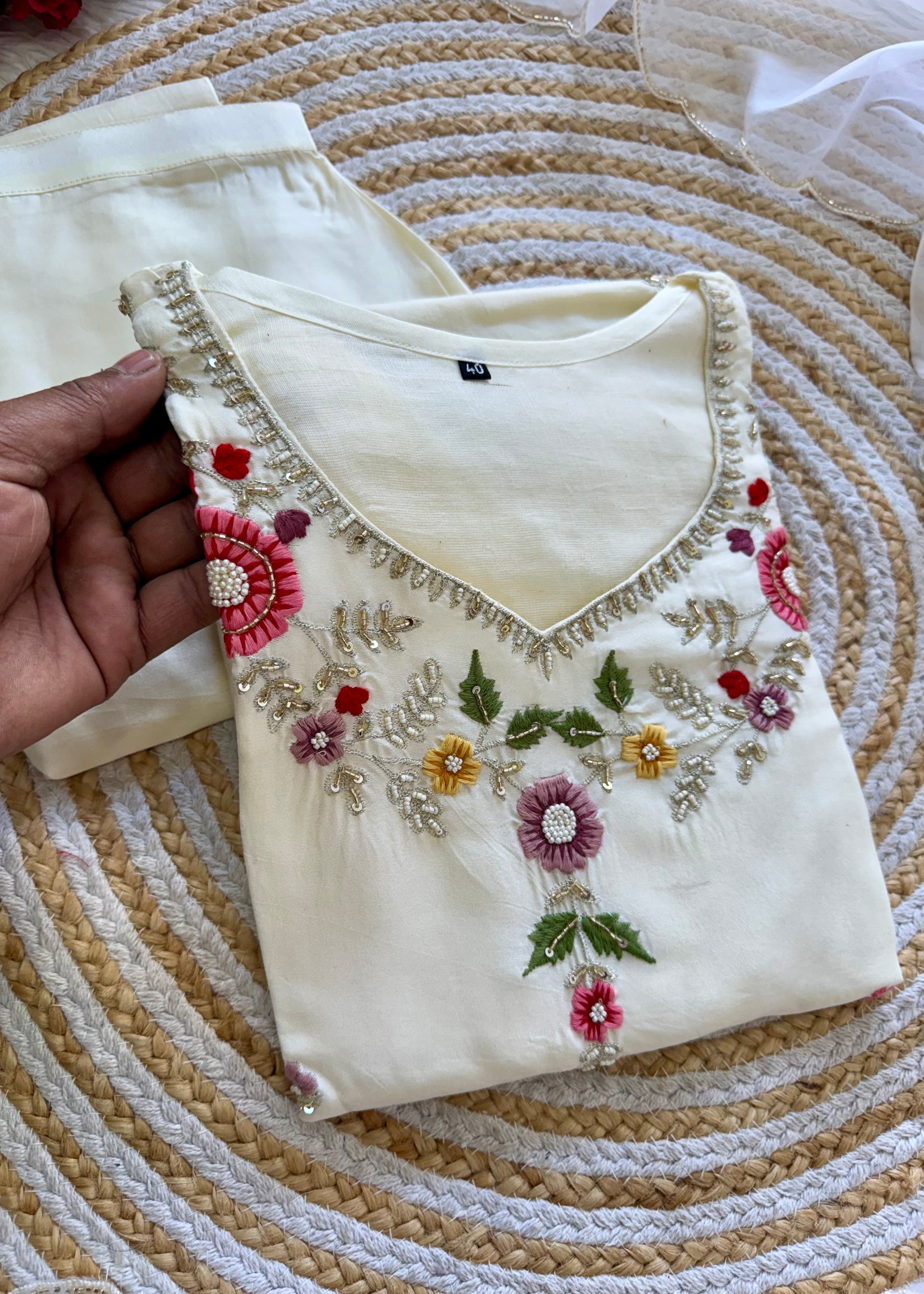 “Alya” Beautiful handcrafted dola silk suit set 🛍️