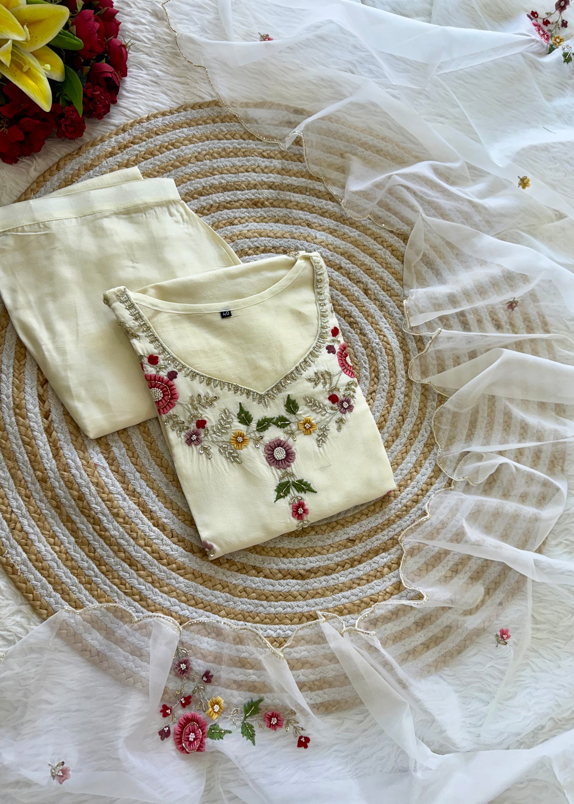 “Alya” Beautiful handcrafted dola silk suit set 🛍️