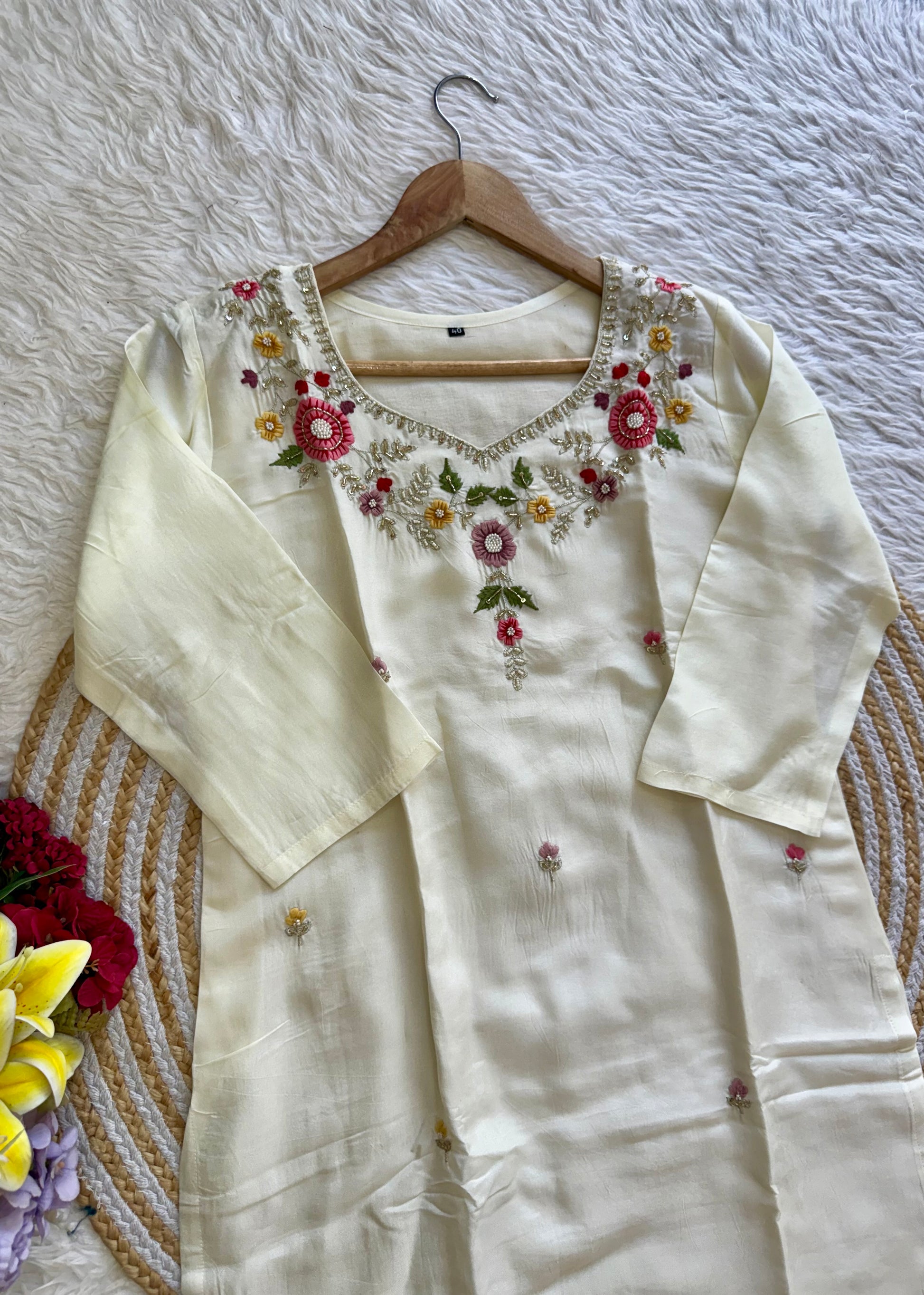 “Alya” Beautiful handcrafted dola silk suit set 🛍️