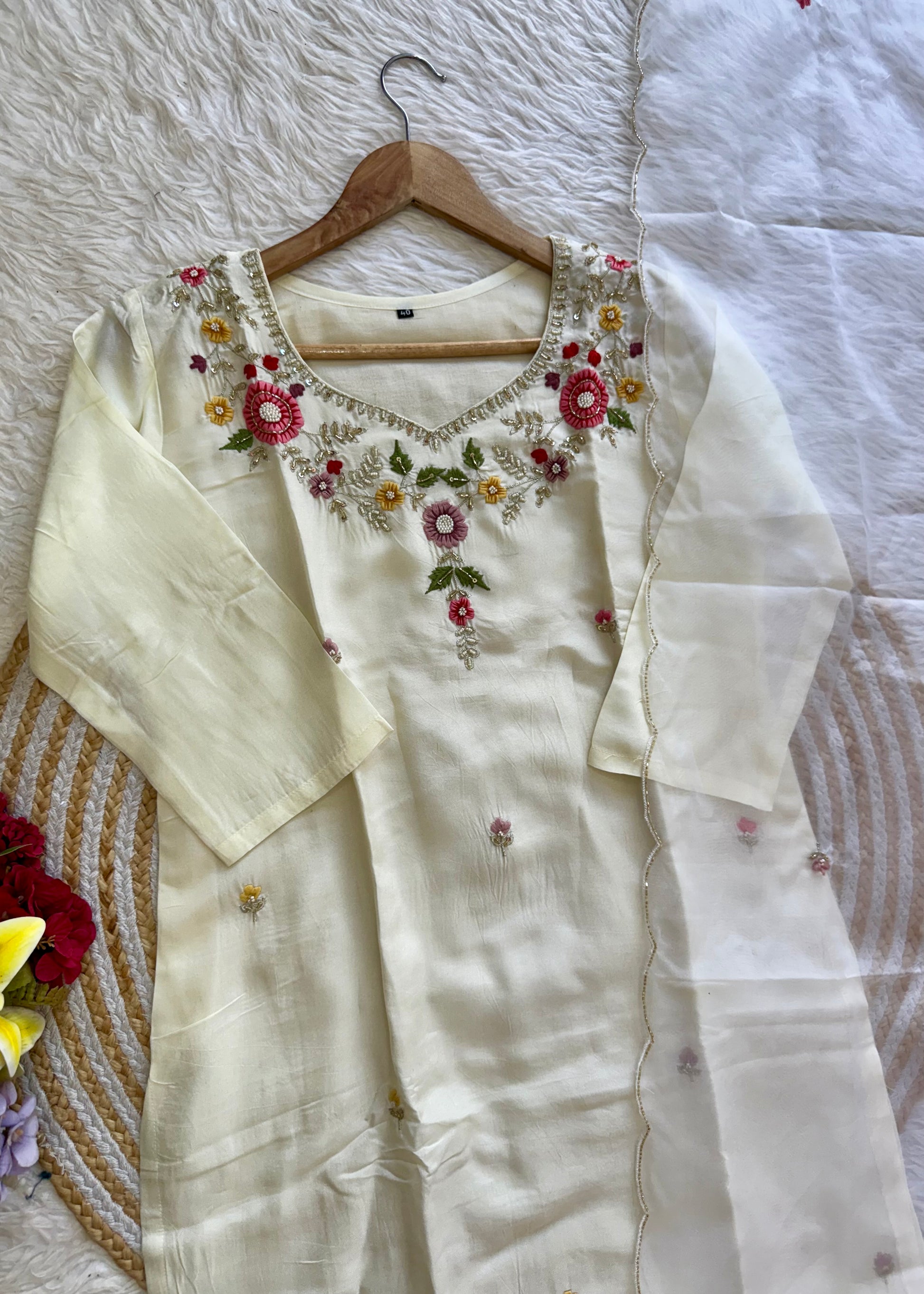 “Alya” Beautiful handcrafted dola silk suit set 🛍️