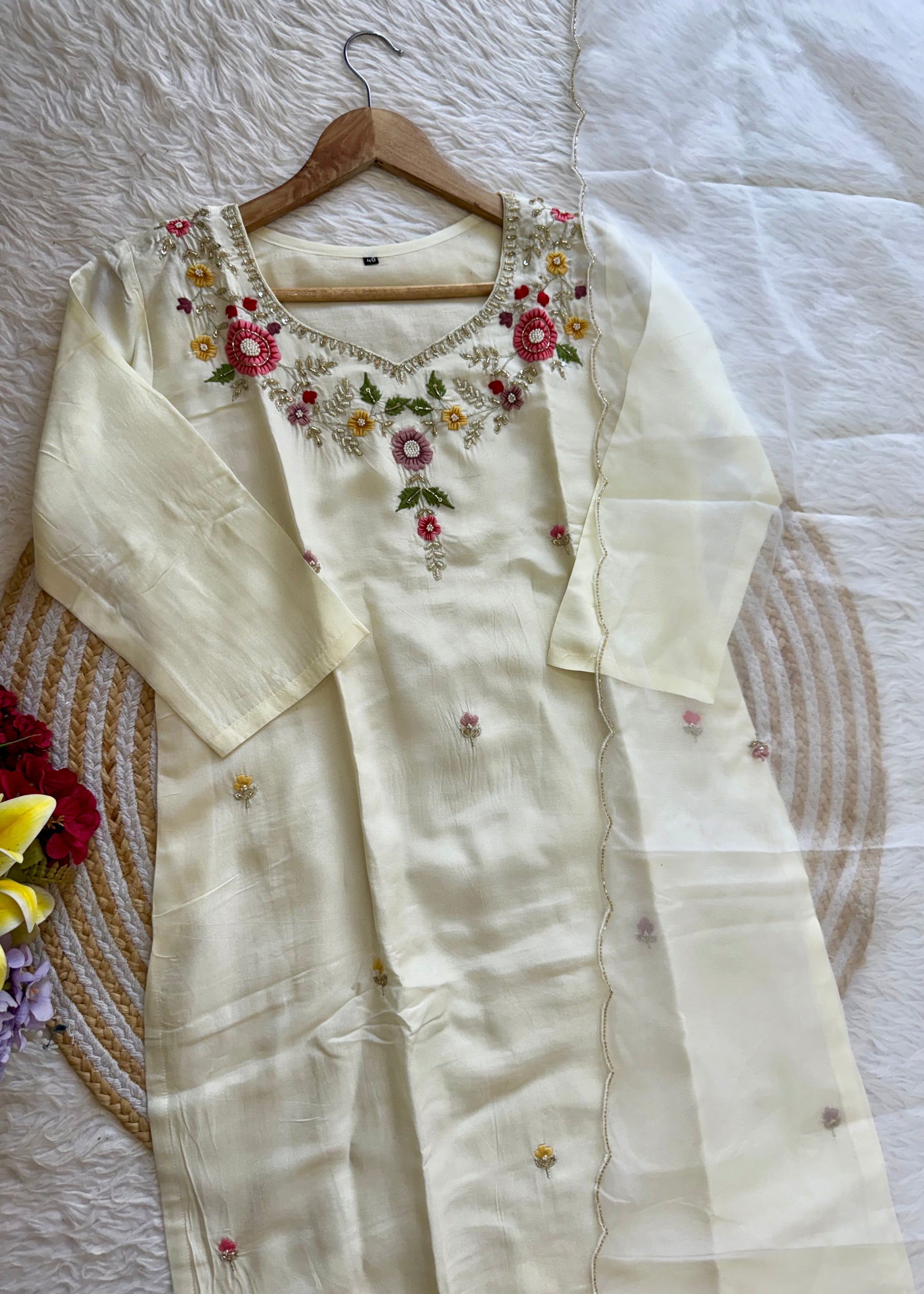 “Alya” Beautiful handcrafted dola silk suit set 🛍️