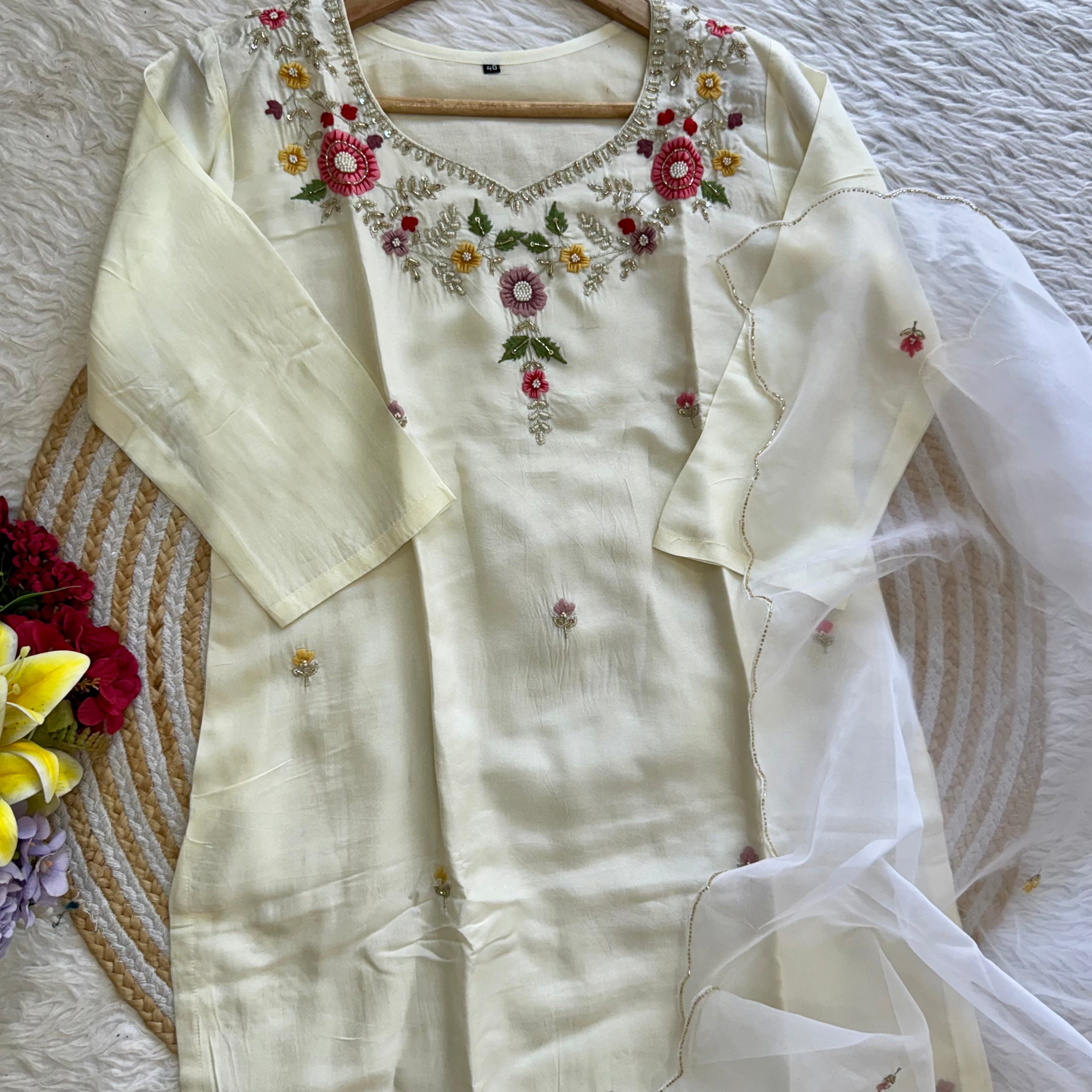 “Alya” Beautiful handcrafted dola silk suit set 🛍️