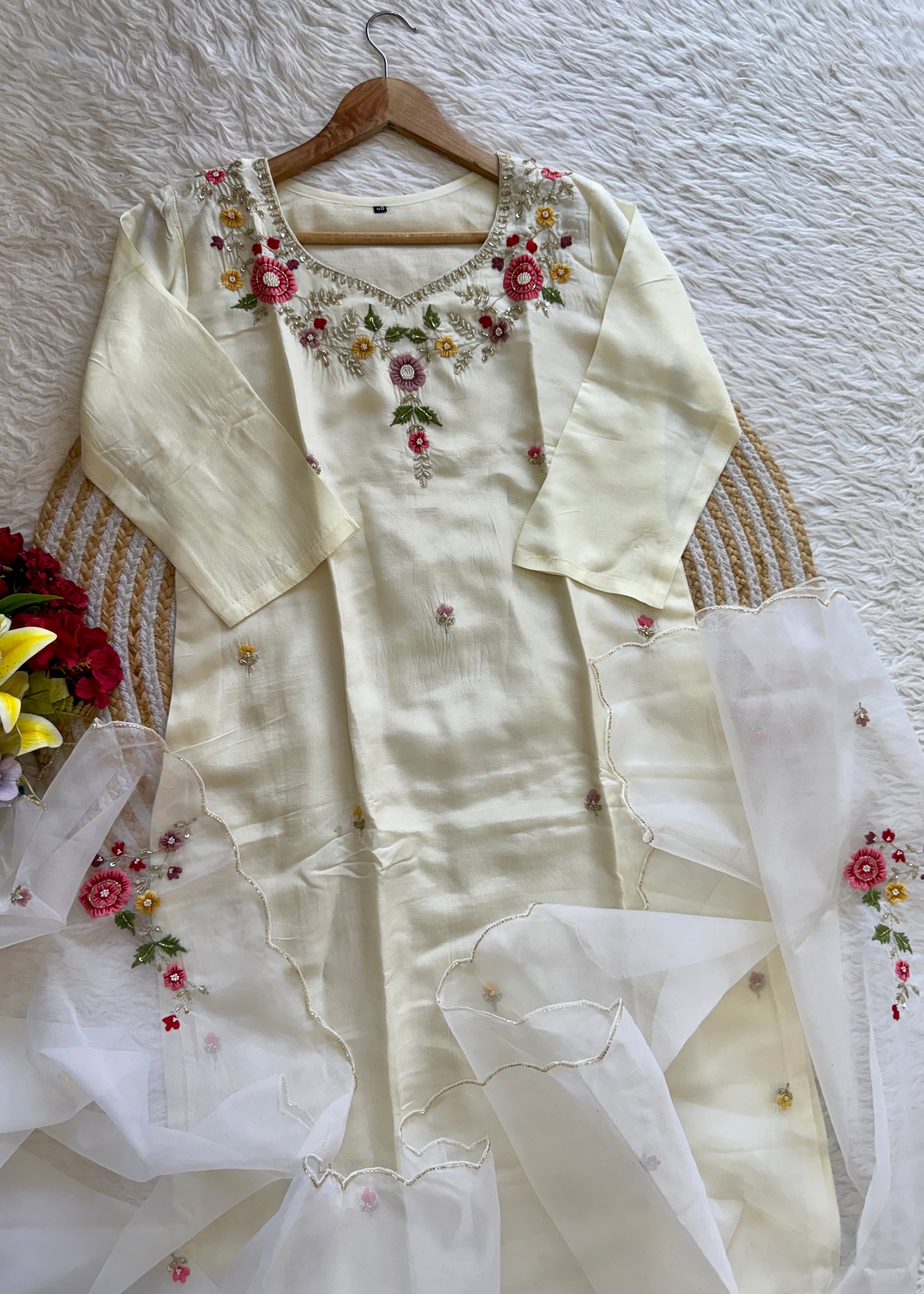 “Alya” Beautiful handcrafted dola silk suit set 🛍️