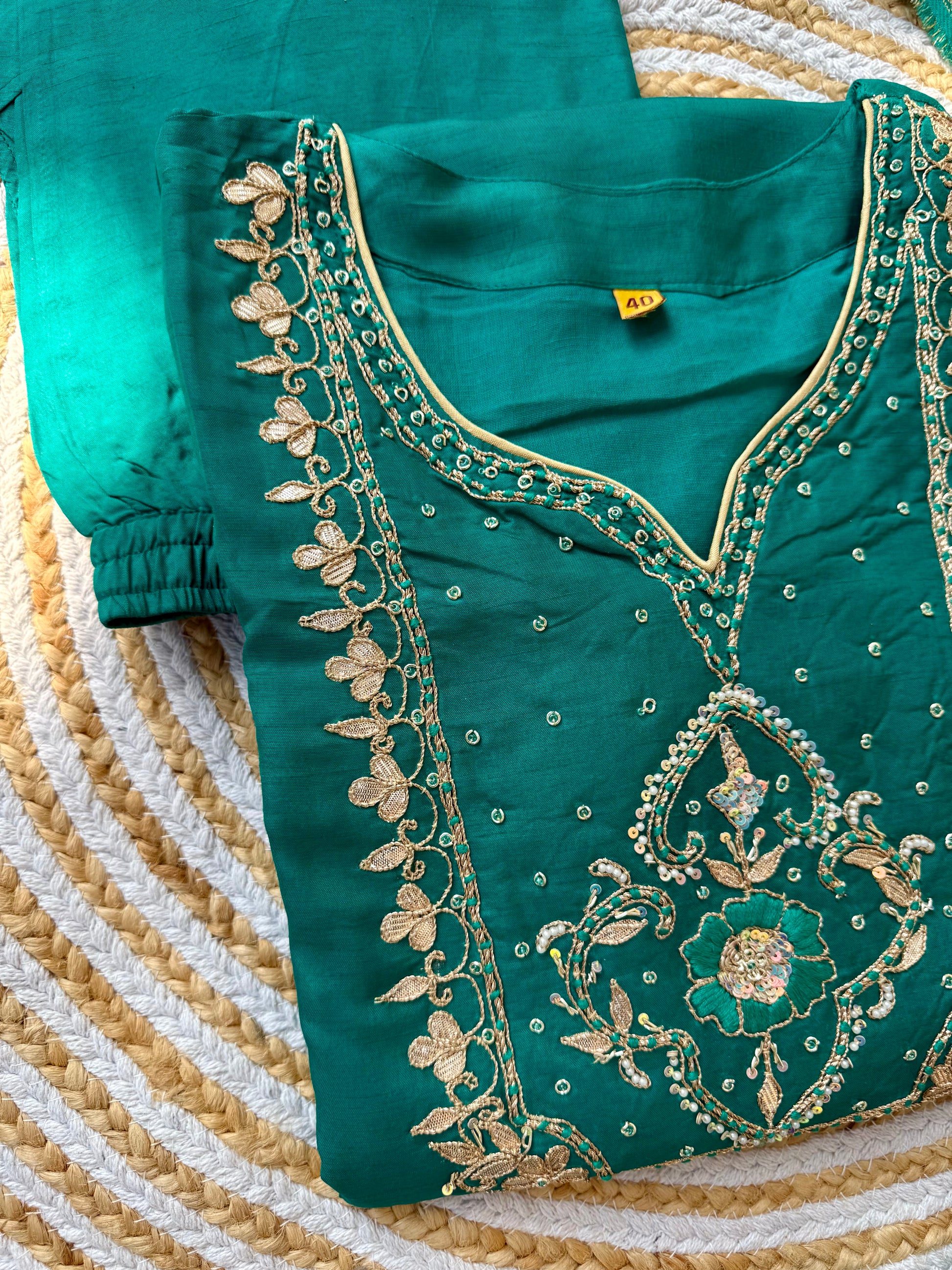 “RIWAYAT” Premium festive wear Rama green Dola silk set 🛍️