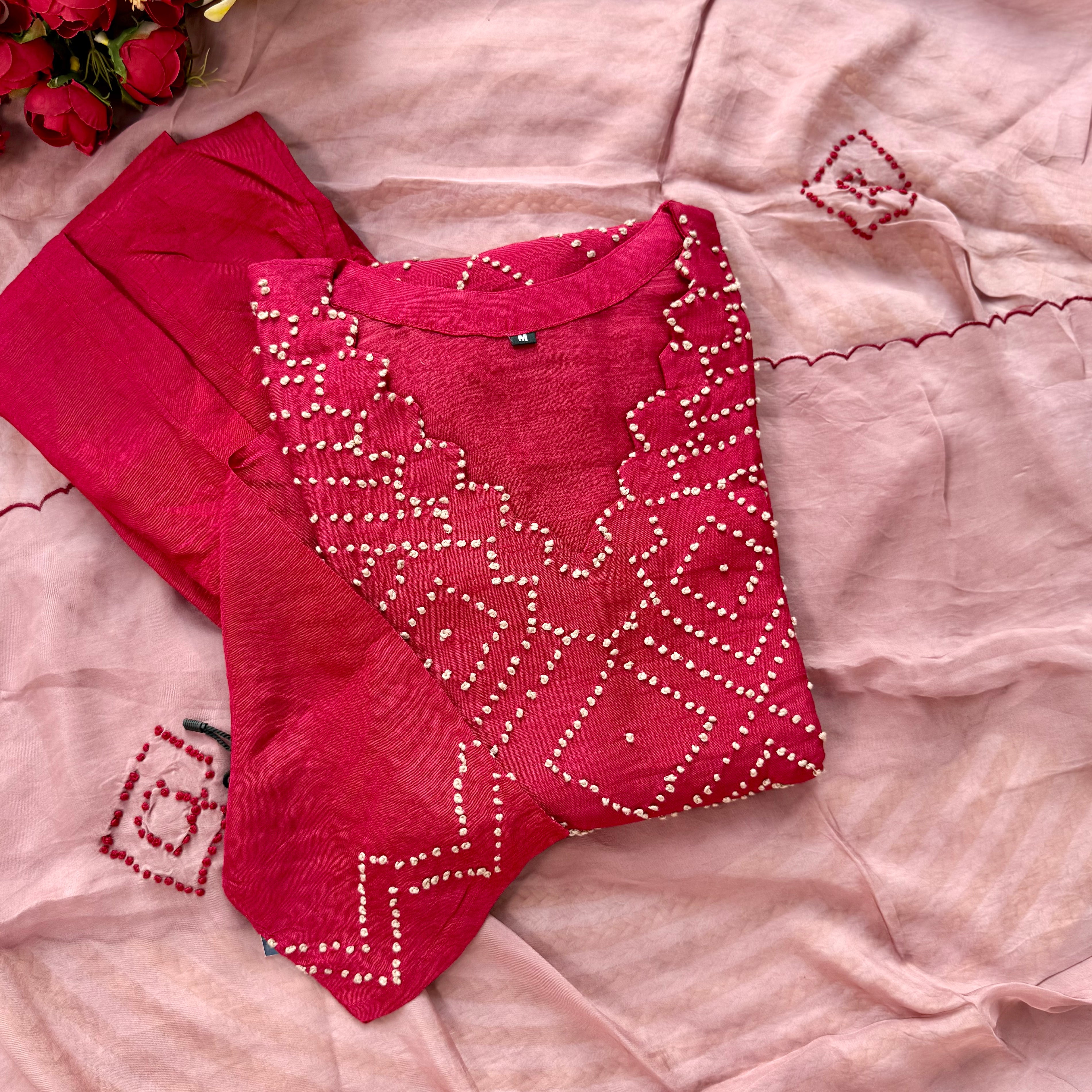 “Knot” Premium range French knot work dola silk kurta set 🛍️