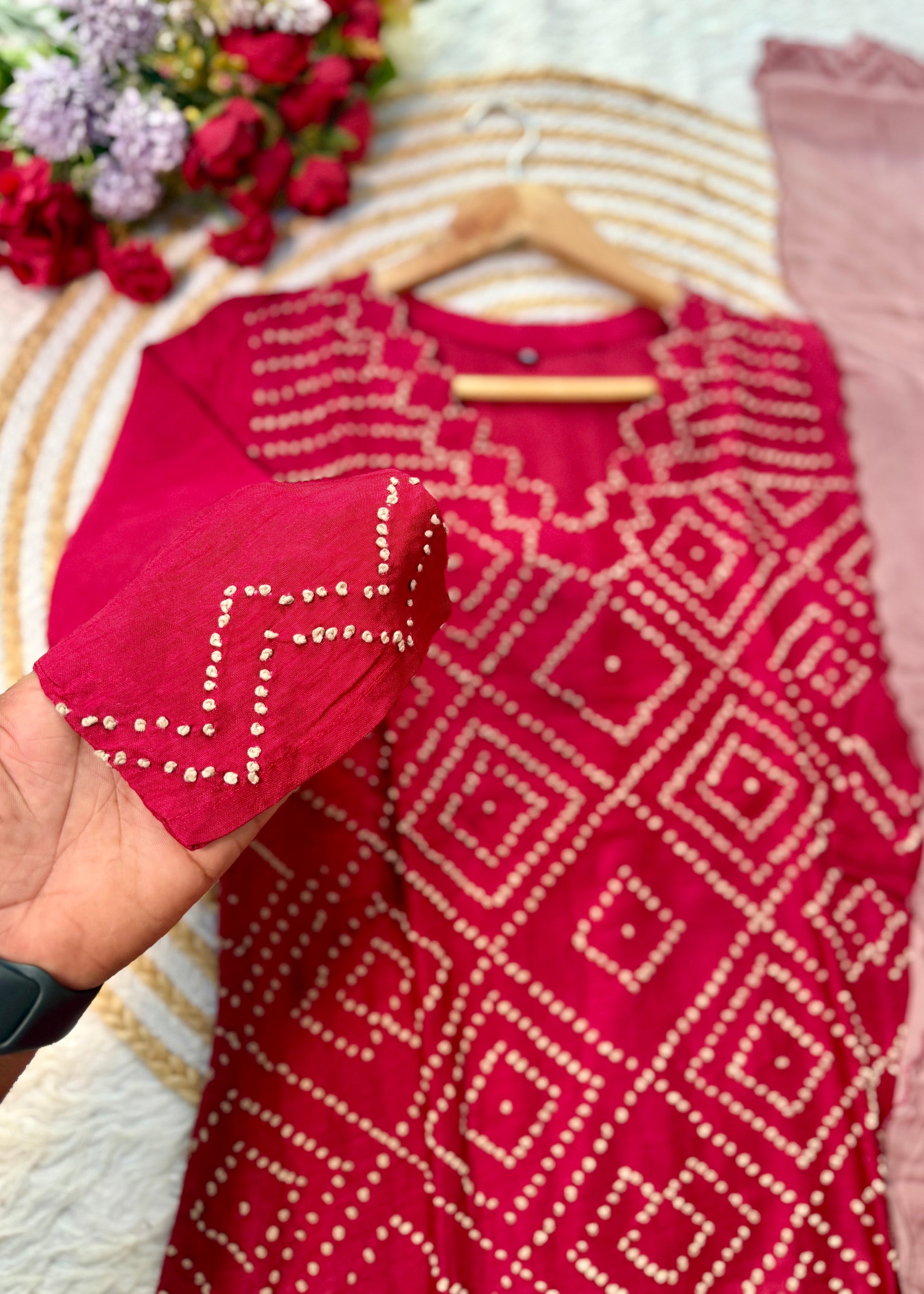 “Knot” Premium range French knot work dola silk kurta set 🛍️