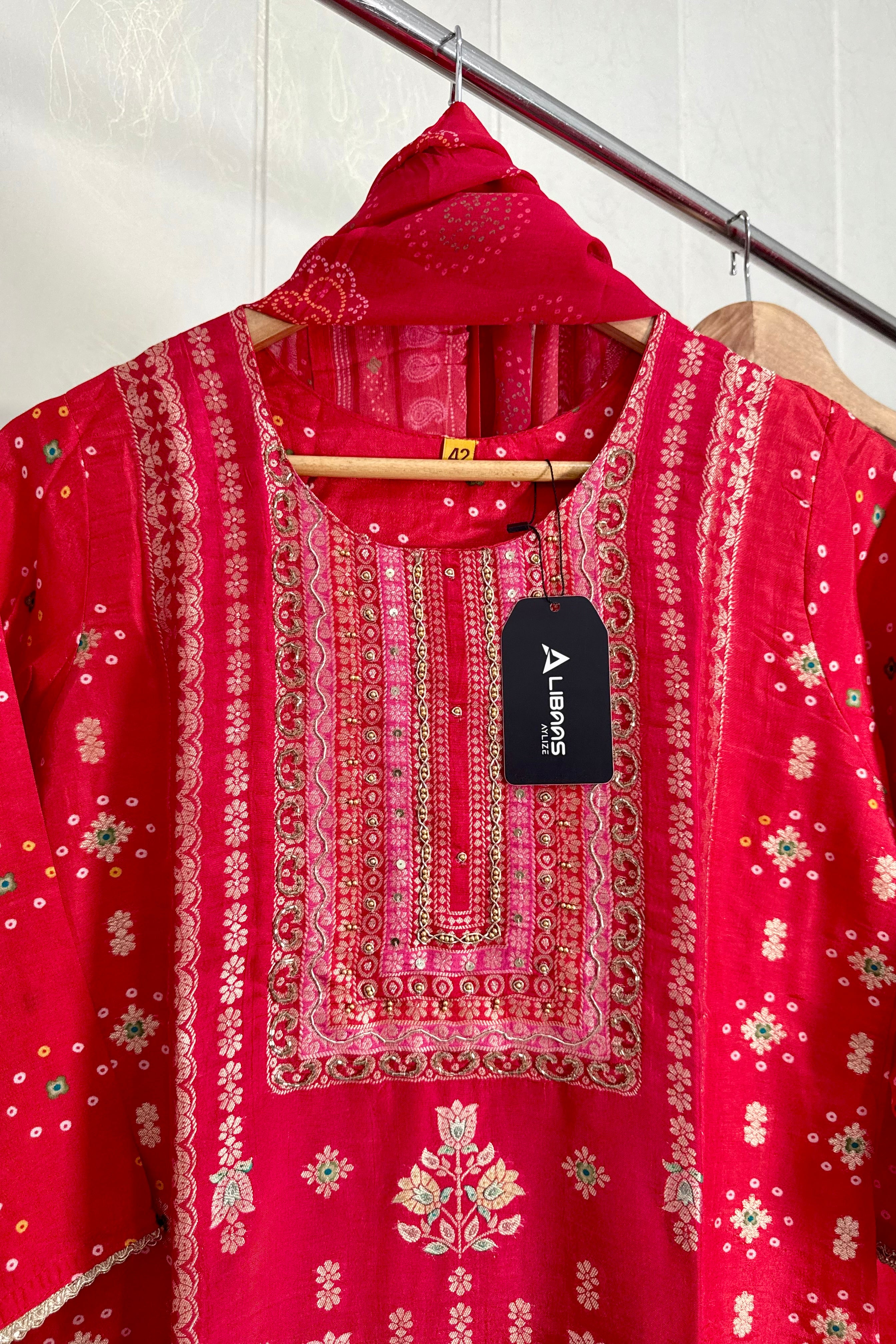 “Mustarab” Beautiful jacquard silk kurti pant with dupatta set 🛍️