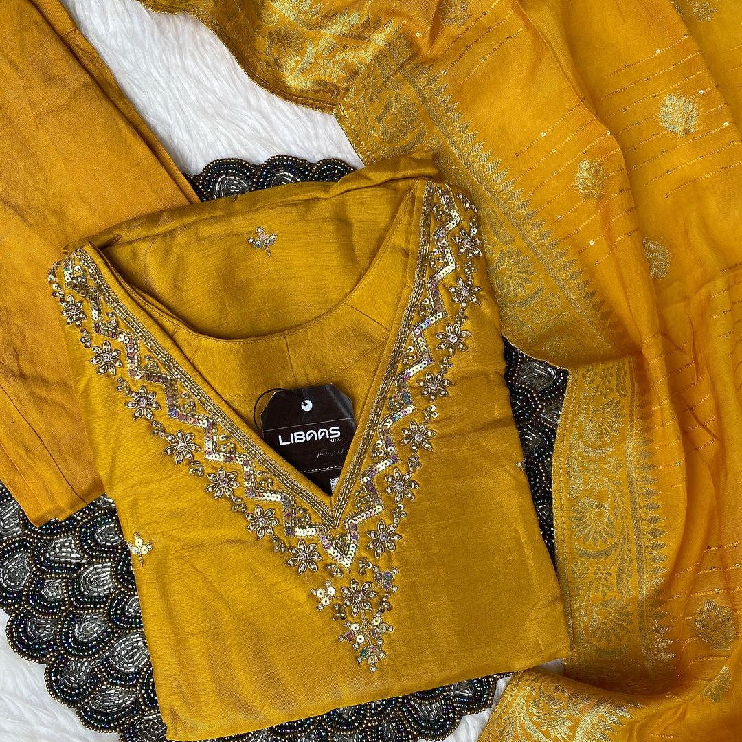 “Dilkash” A very beautiful Yellow v neck handwork set🛍️