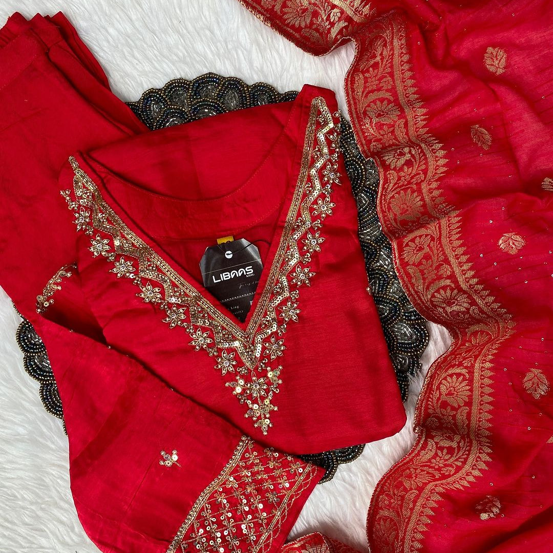 “Dilkash” A very beautiful Red v neck handwork set🛍️