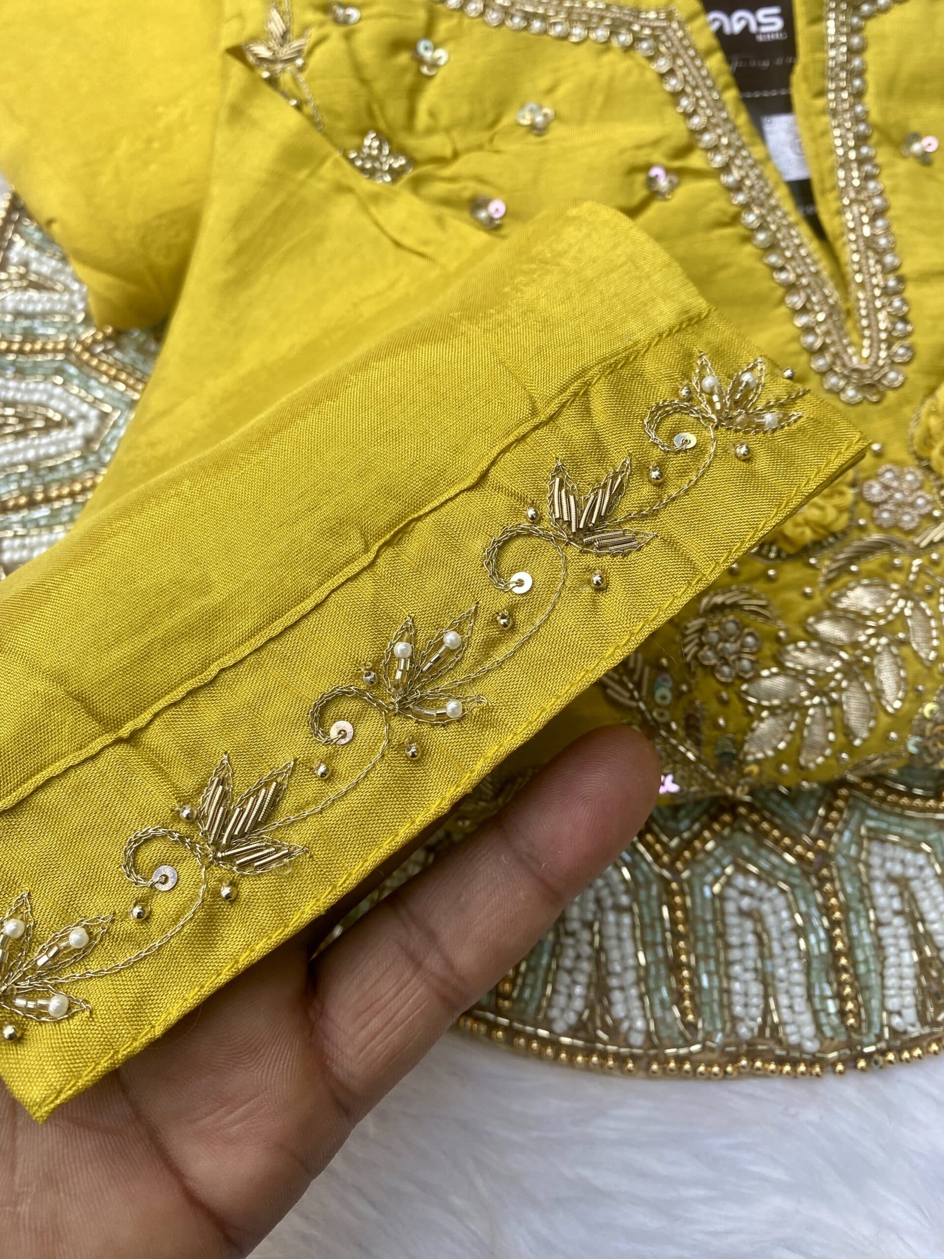 “RAQS” Premium festive wear Dola silk set 🛍️