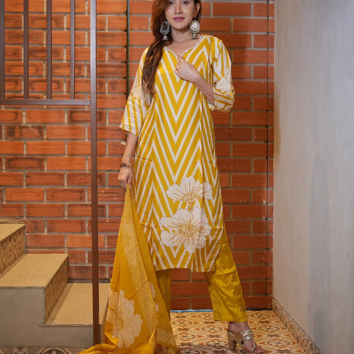 “Aradhya” Pure Russian silk aari work kurti pant with dupatta set 🛍️