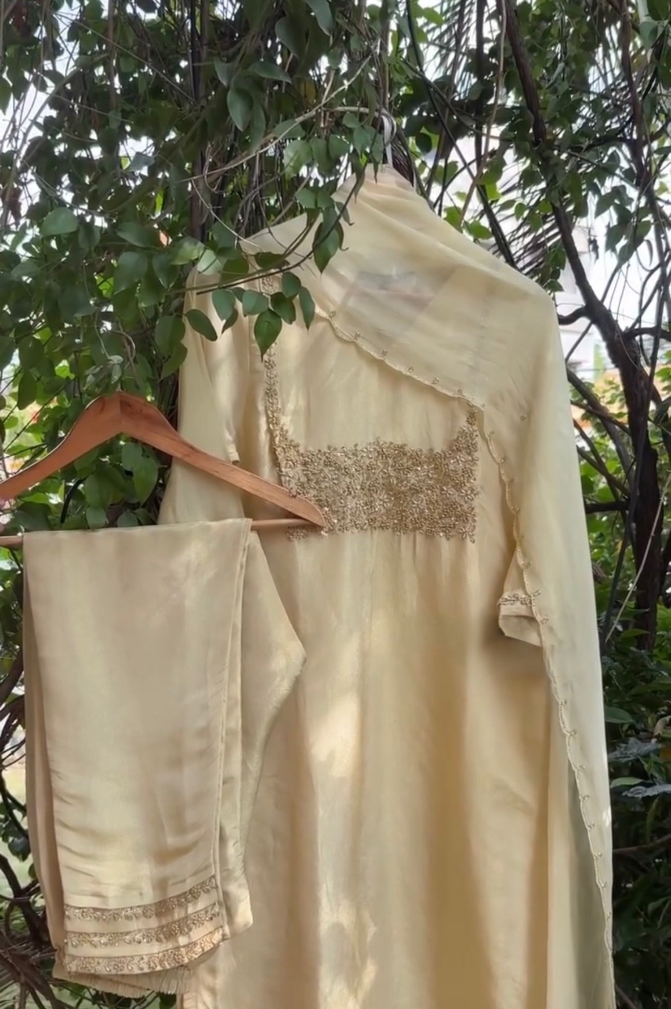 “Jini” Tissue silk handcrafted kurti bottom dupatta set 🛍️