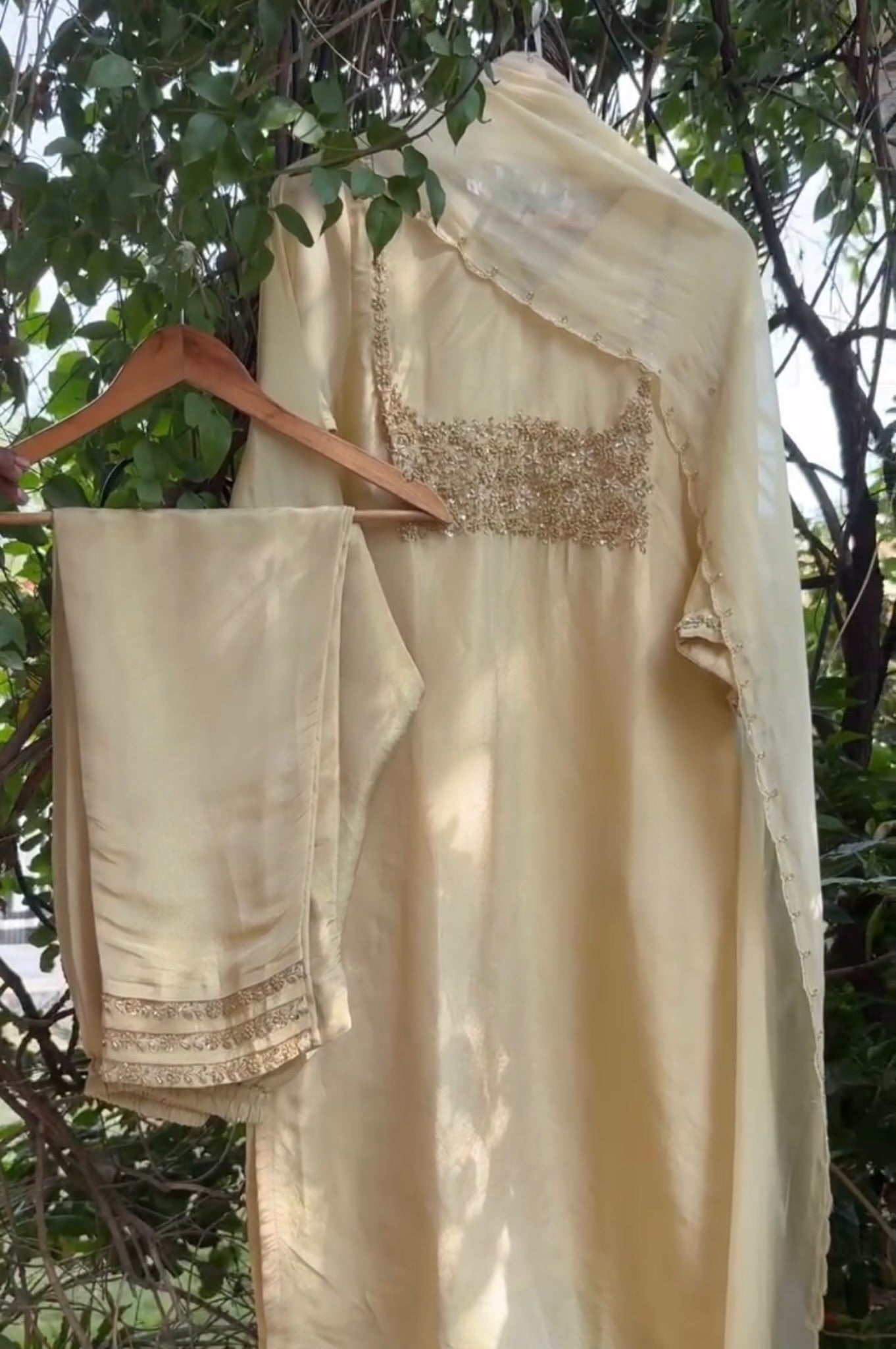 “Jini” Tissue silk handcrafted kurti bottom dupatta set 🛍️