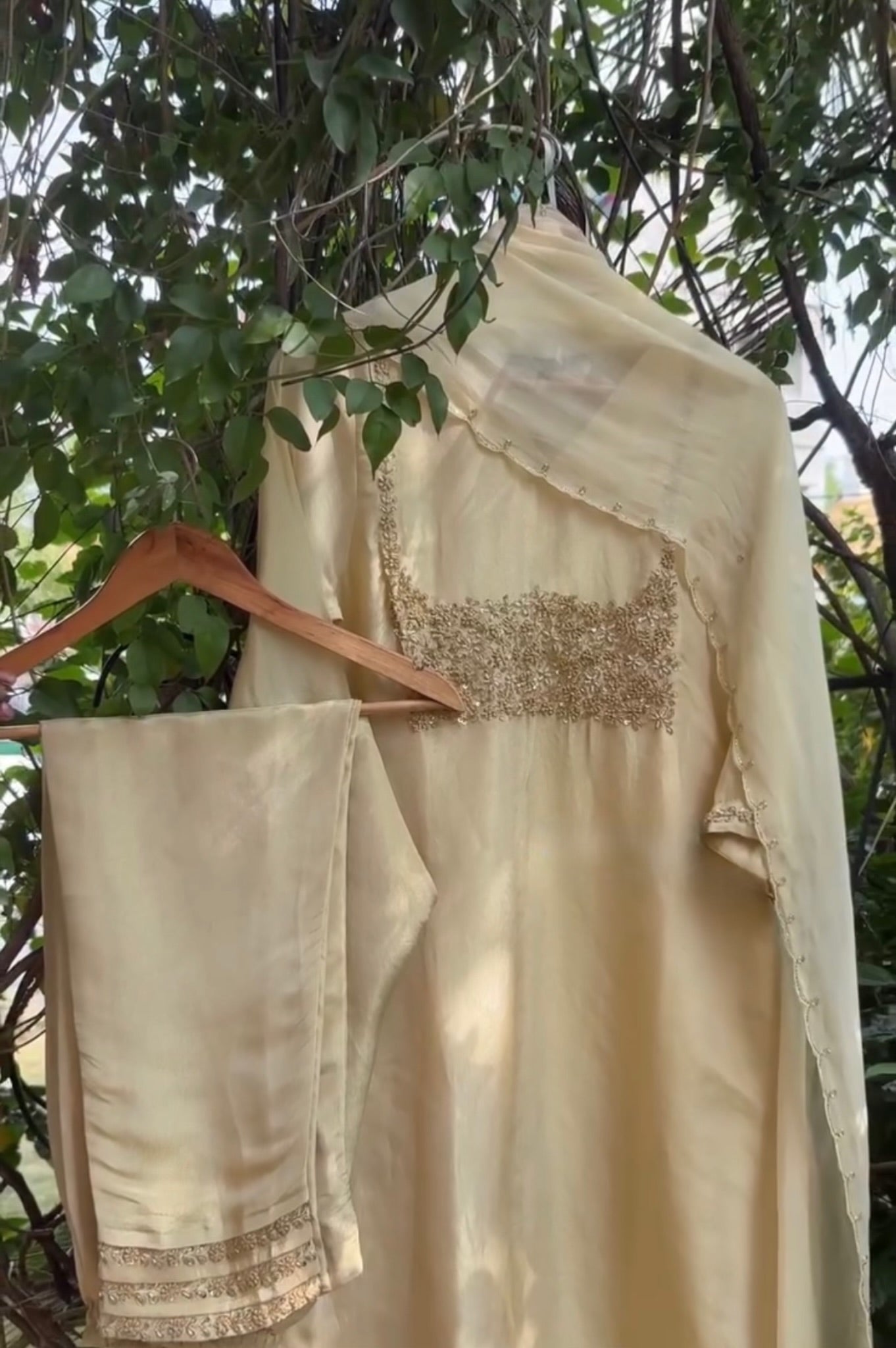 “Jini” Tissue silk handcrafted kurti bottom dupatta set 🛍️