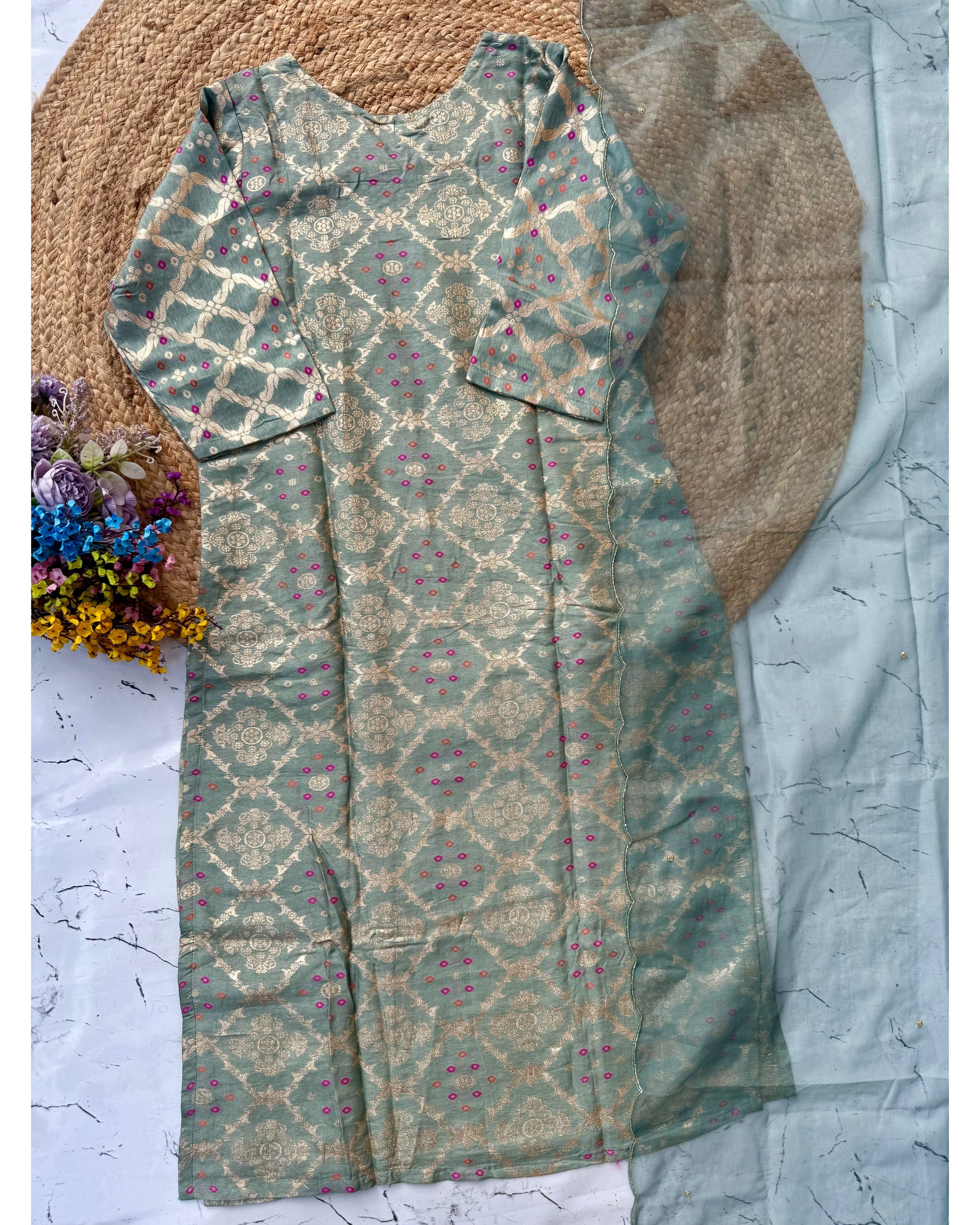 “Gaytri” Beautiful  jacquard silk kurti pant with dupatta set 🛍️♥️