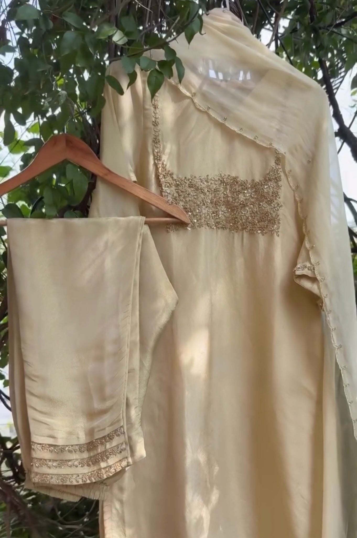 “Jini” Tissue silk handcrafted kurti bottom dupatta set 🛍️